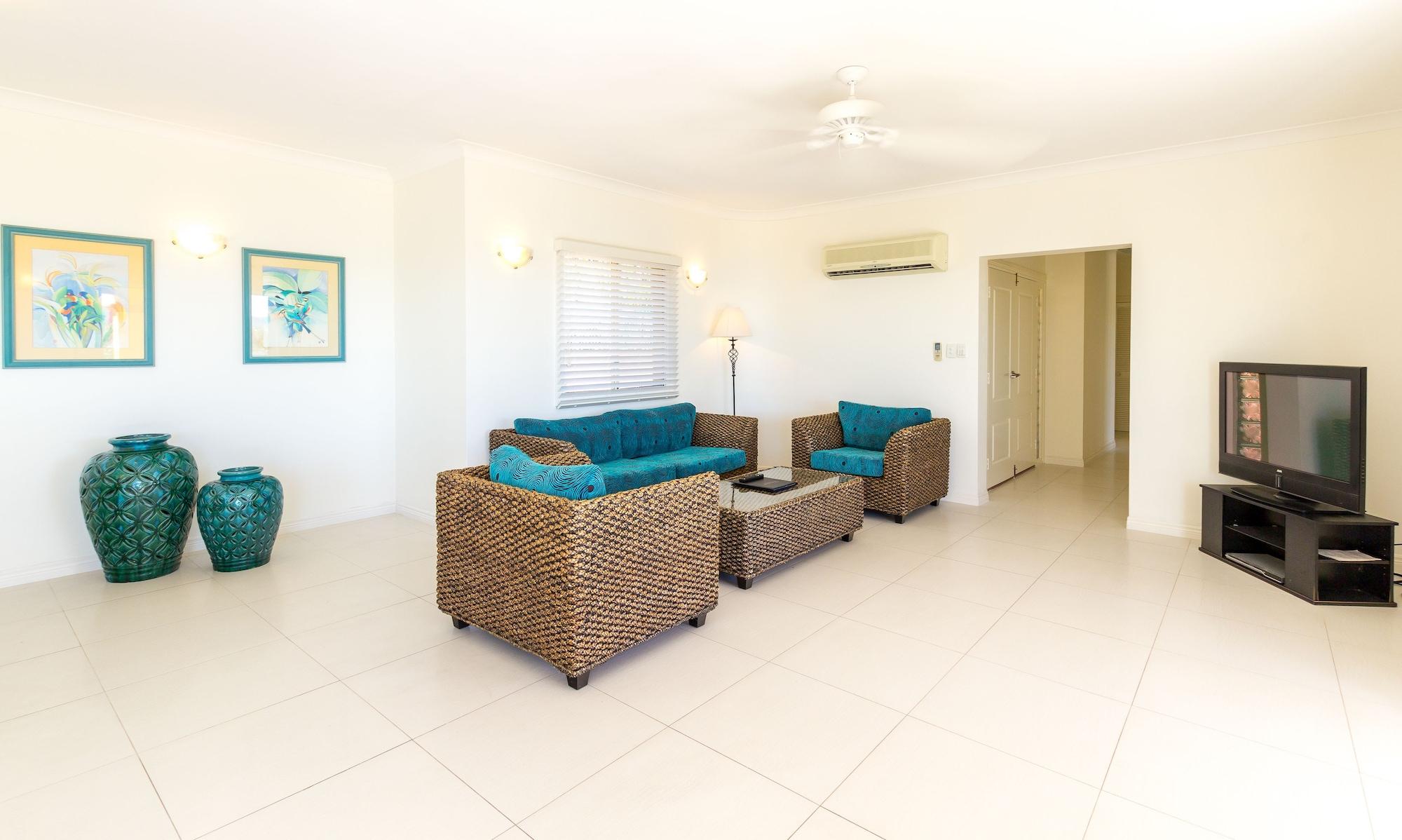 Toscana Village Lodge *