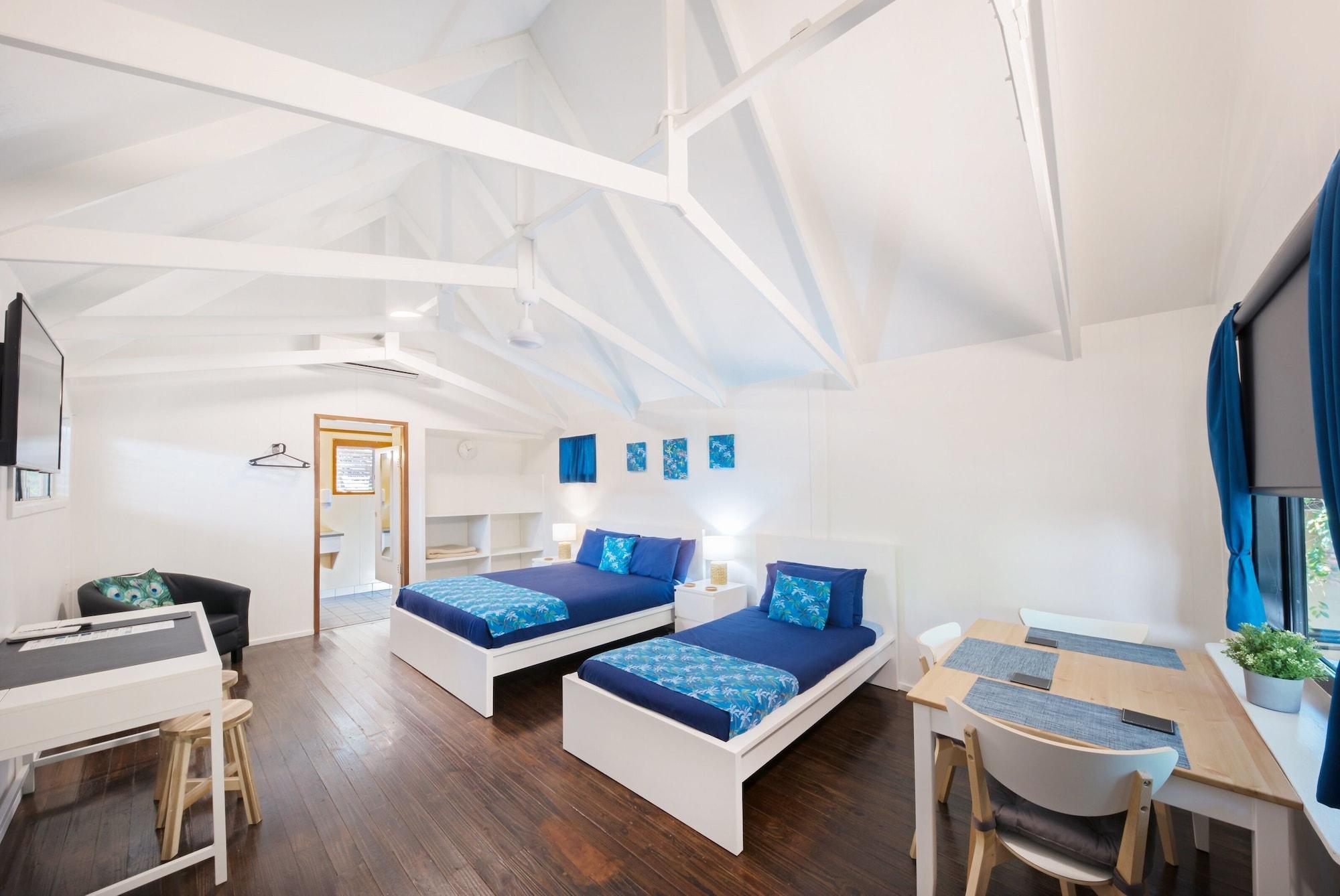 Airlie Magnums - Adults Only Airlie Beach
