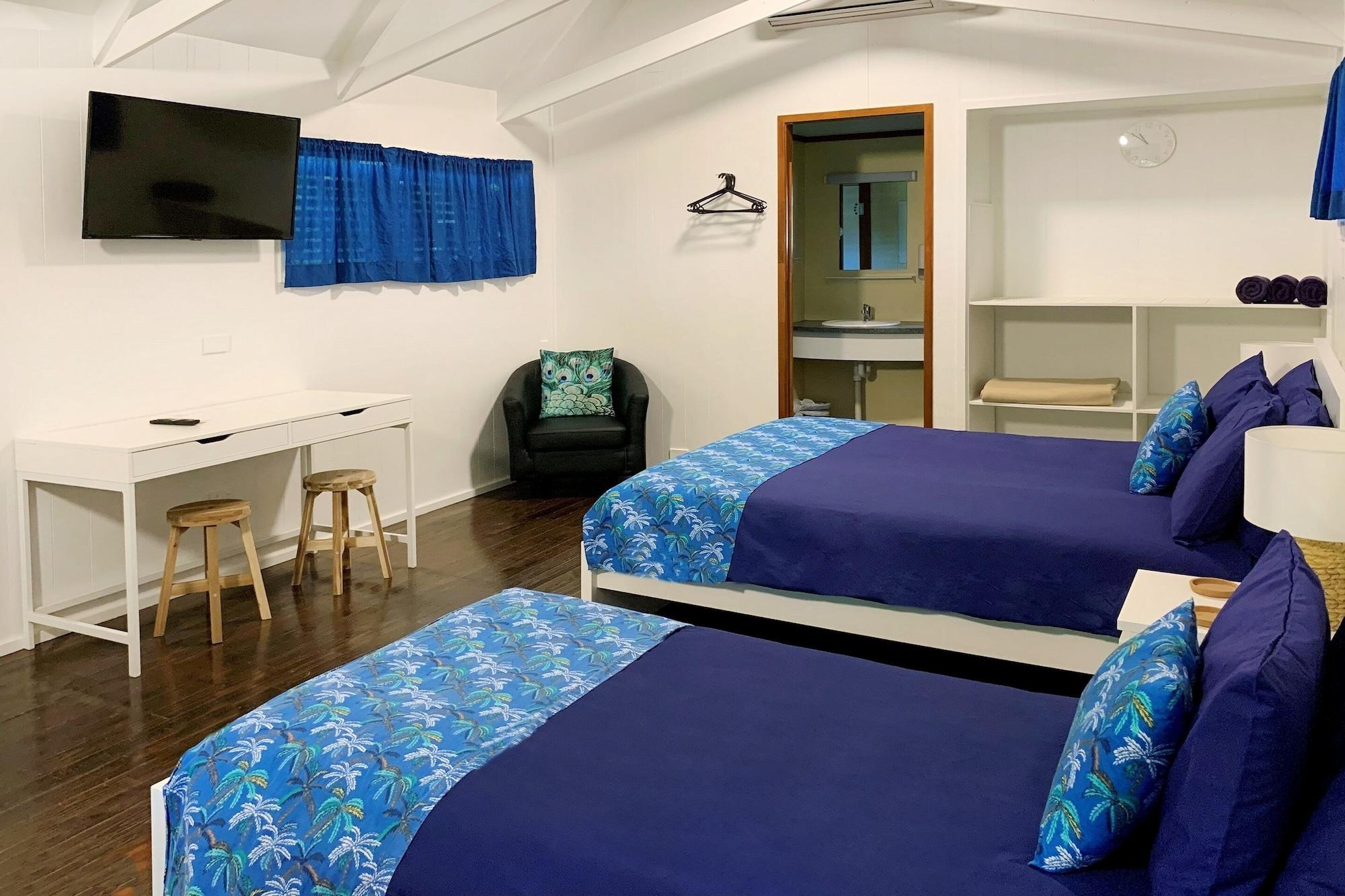 Airlie Magnums - Adults Only 3*