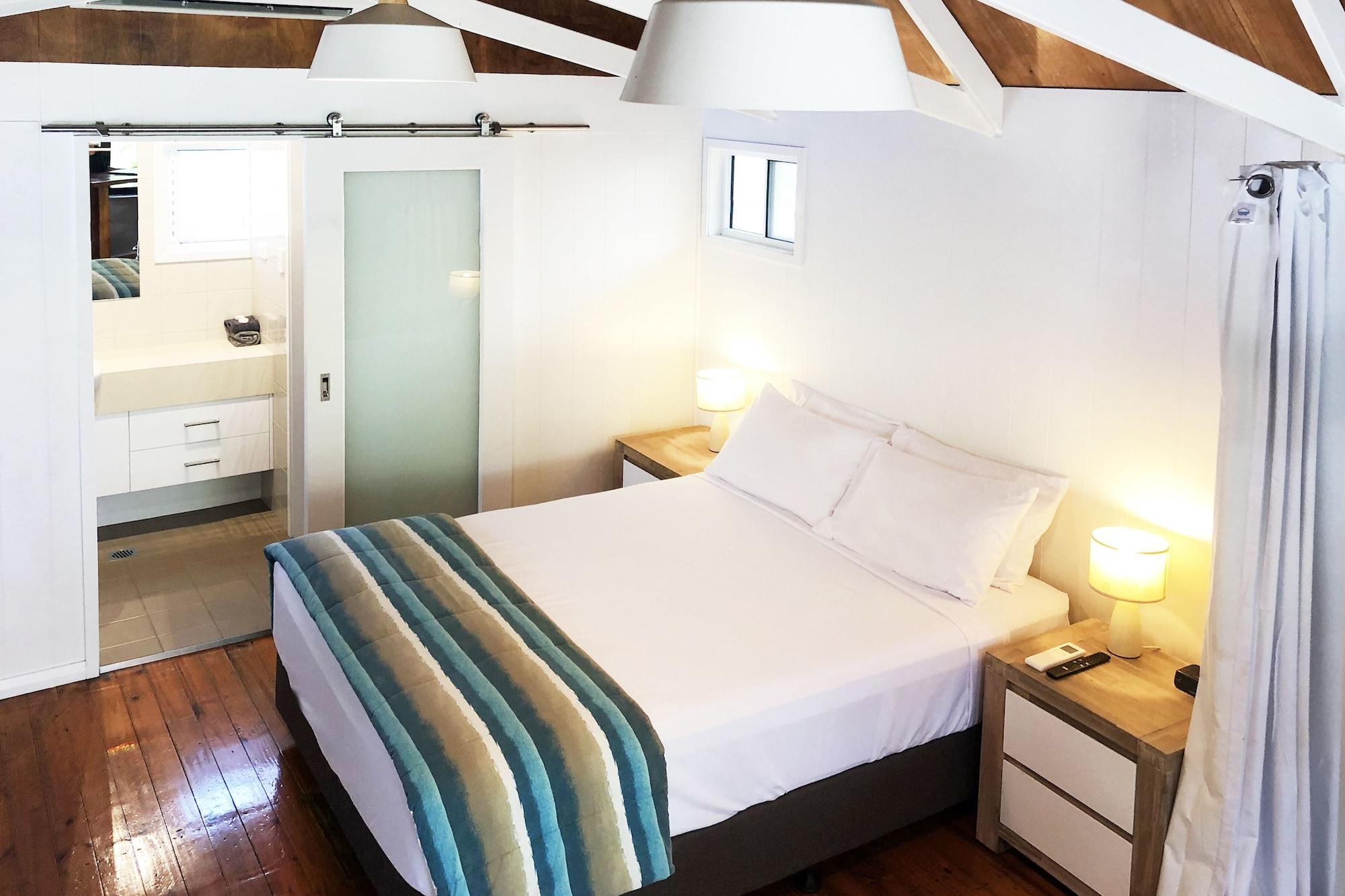 Airlie Magnums - Adults Only Airlie Beach