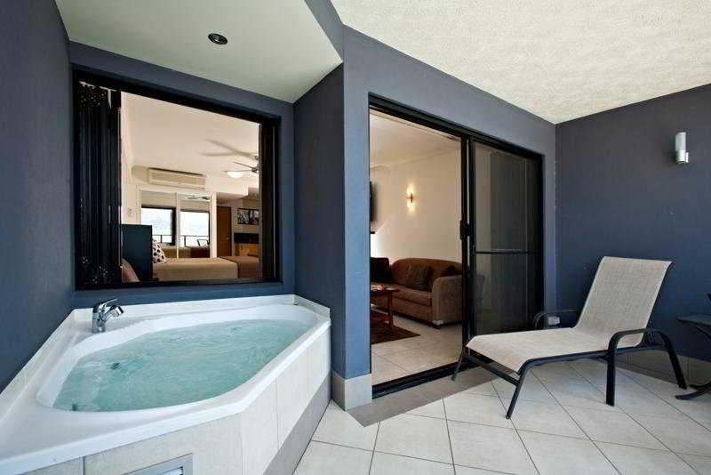 At Waterfront Whitsunday Retreat - Adults Only 4*