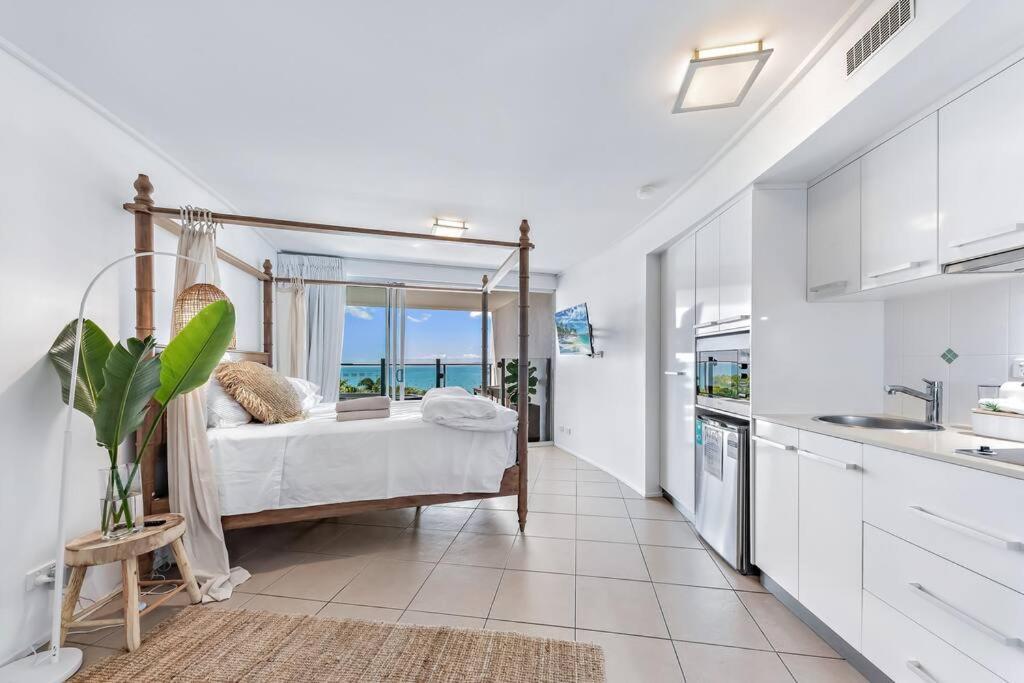 Three A Airlie Seaviews, Pool, Private