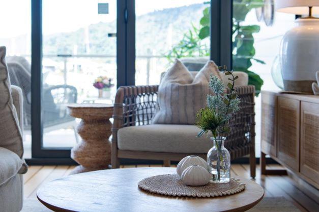 Marina Breeze At The Boathouse Apartment *