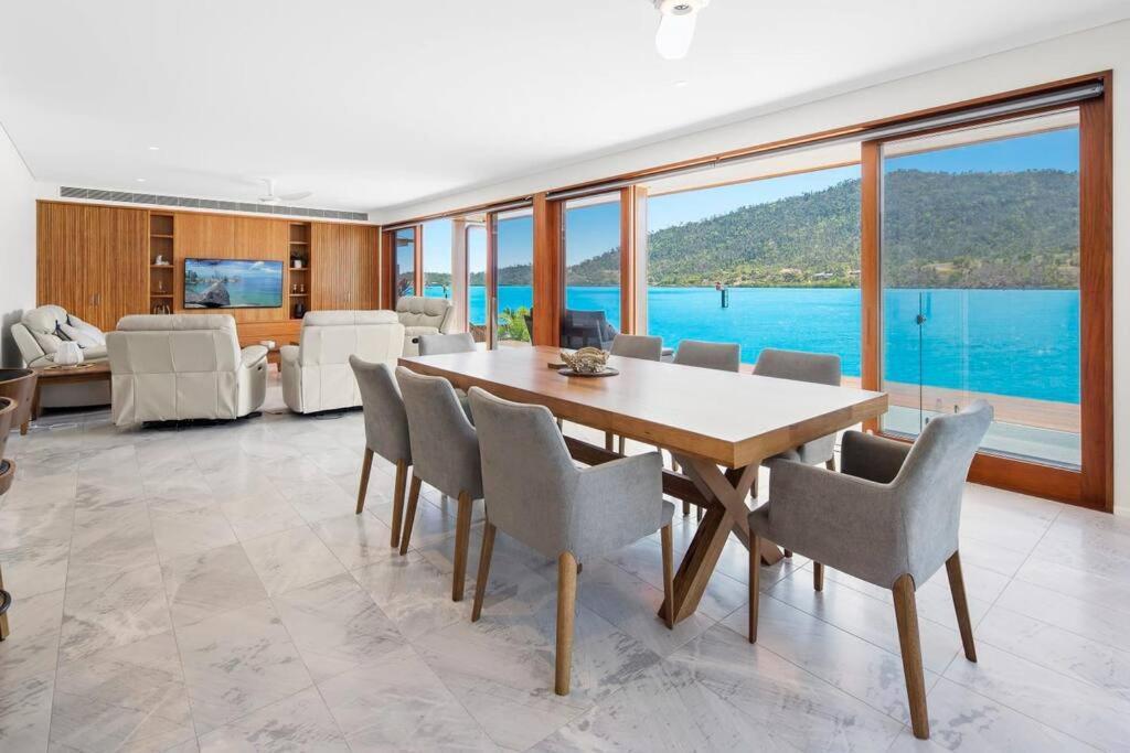 Holiday home 14 The Cove - Waterfront Whitsunday