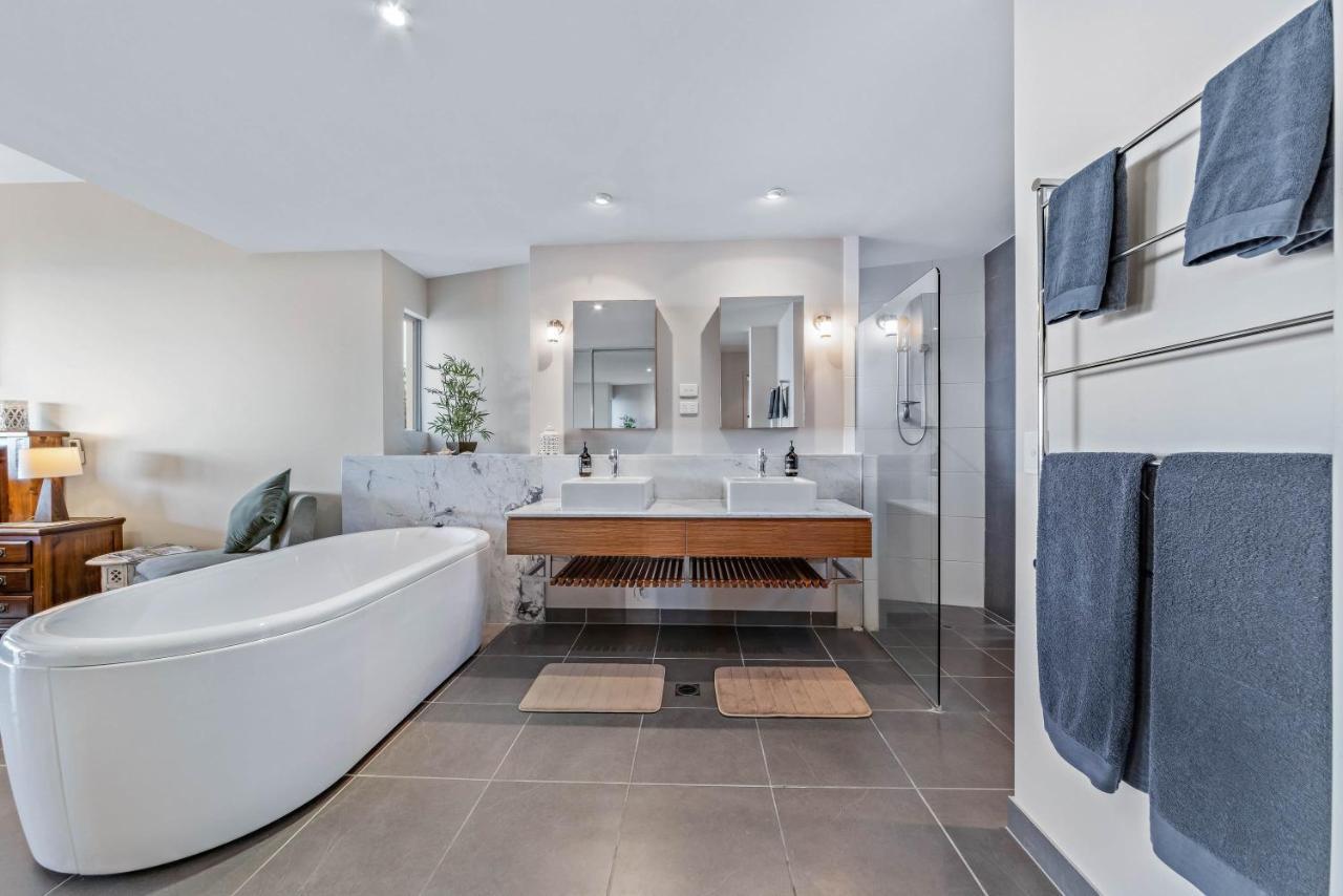 Executive Whitsunday Penthouse At 40 Reflections Airlie Beach