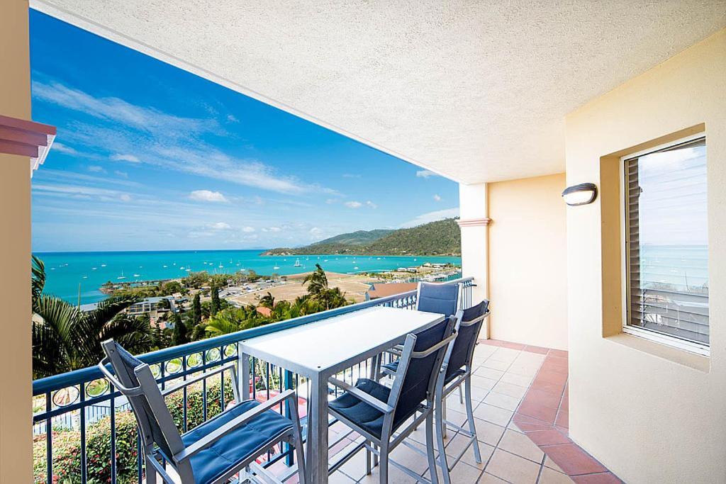 Apartment Point Break On Airlie