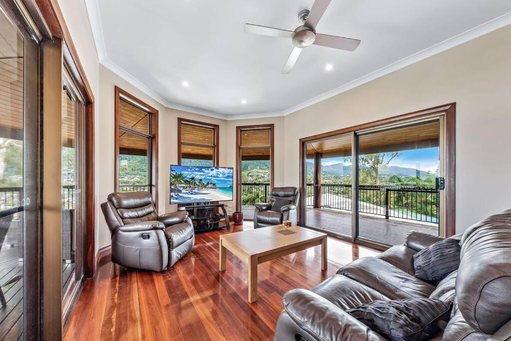 Seascape Paradise * Airlie Beach