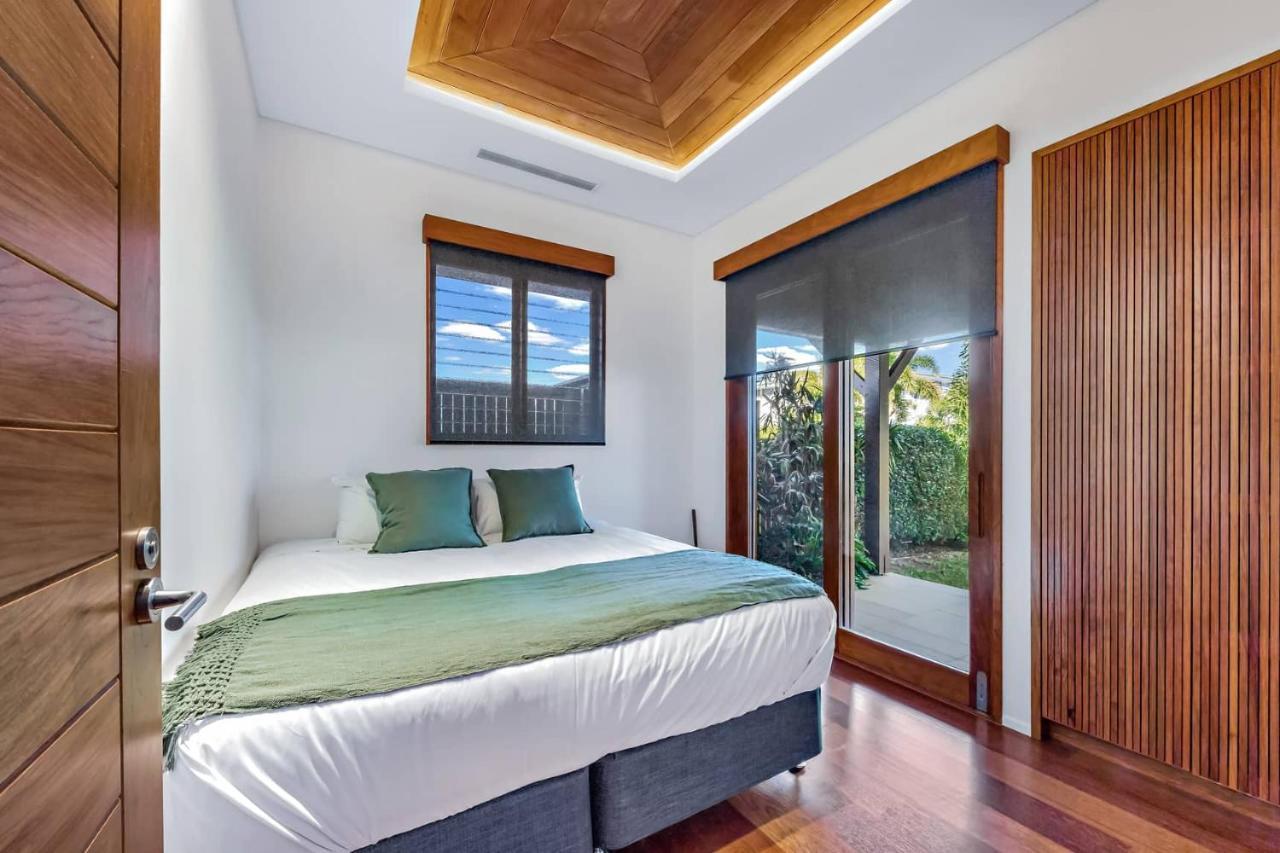 Airlie Waterfront Luxury At 10 The Cove Airlie Beach