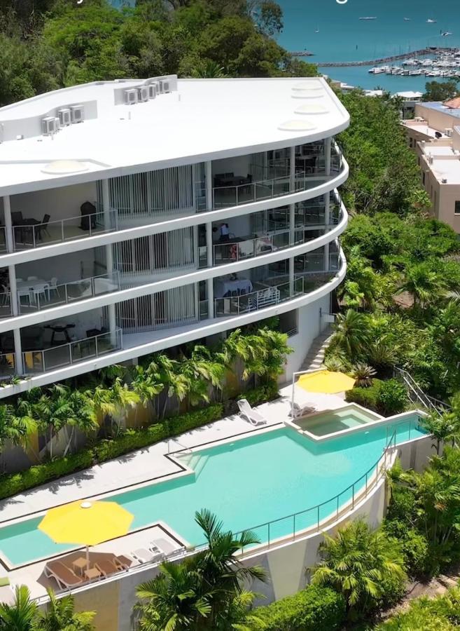 The Floor Luxury For 2 Bath Apartment Airlie Beach