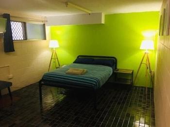 The Hostel, Airlie *