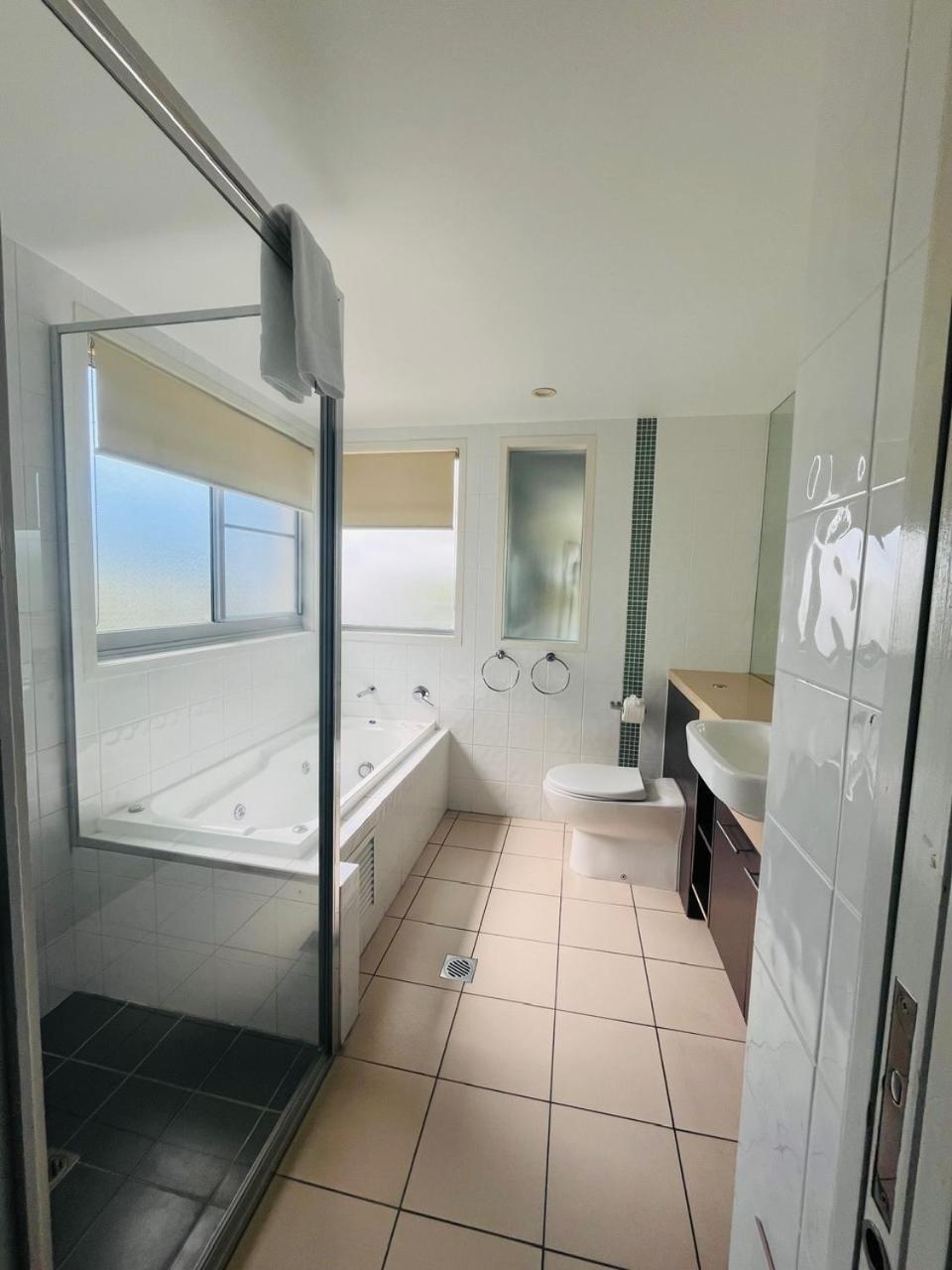 At Marina Shores Aparthotel Airlie Beach