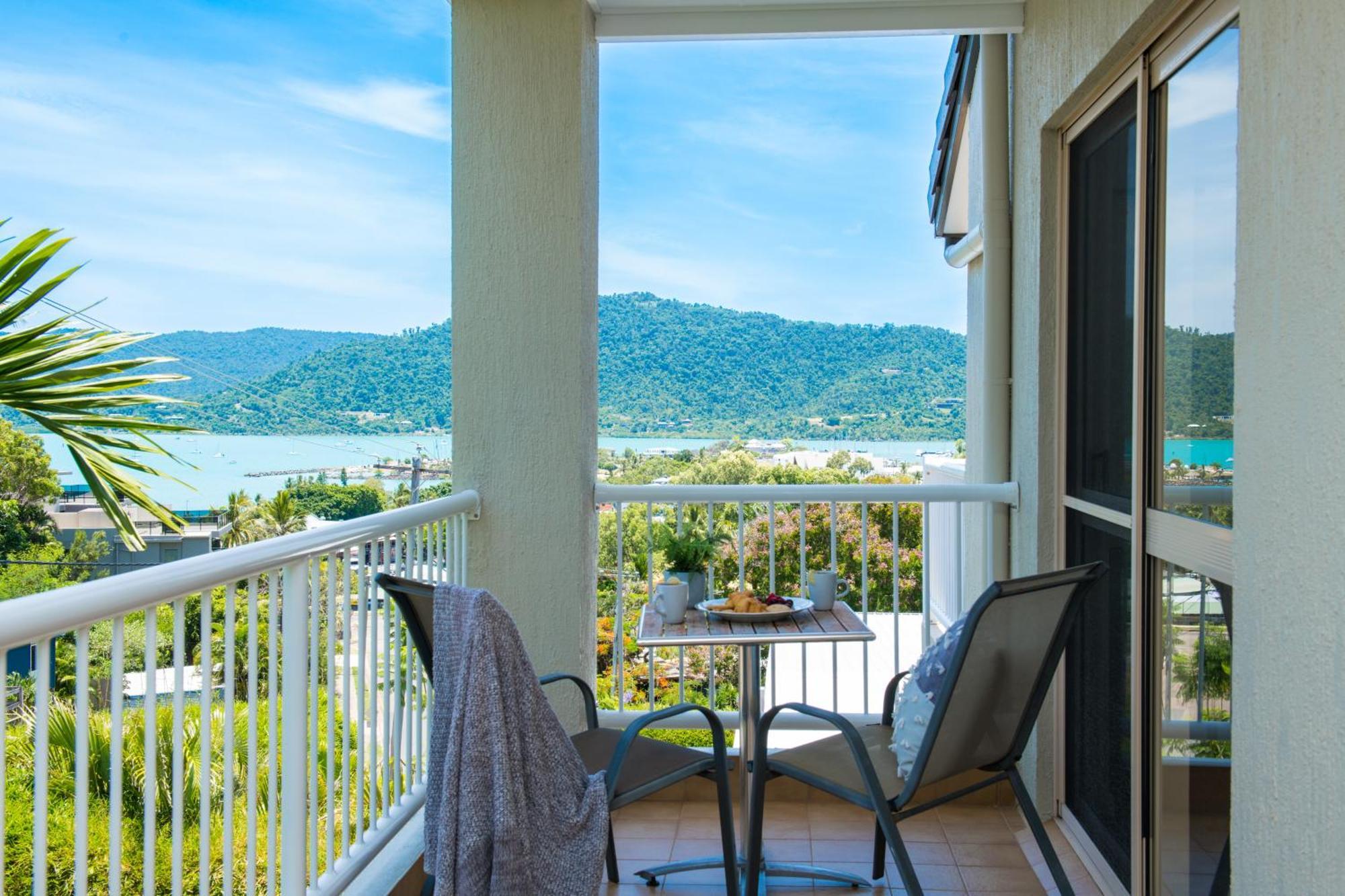 Beach House On Begley - Central Airlie Beach