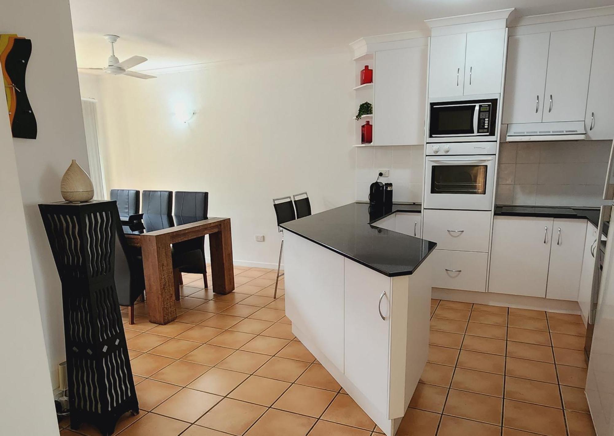 Apartment La At Court *
