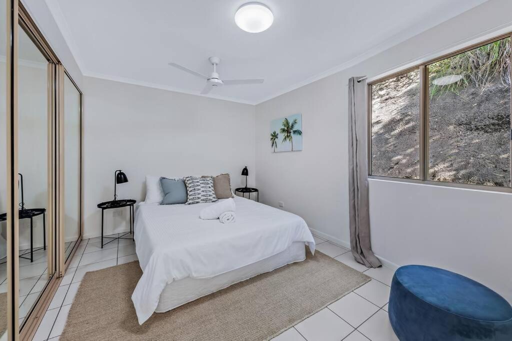 New! Gorgeous 2br With Stunning Ocean Views! *