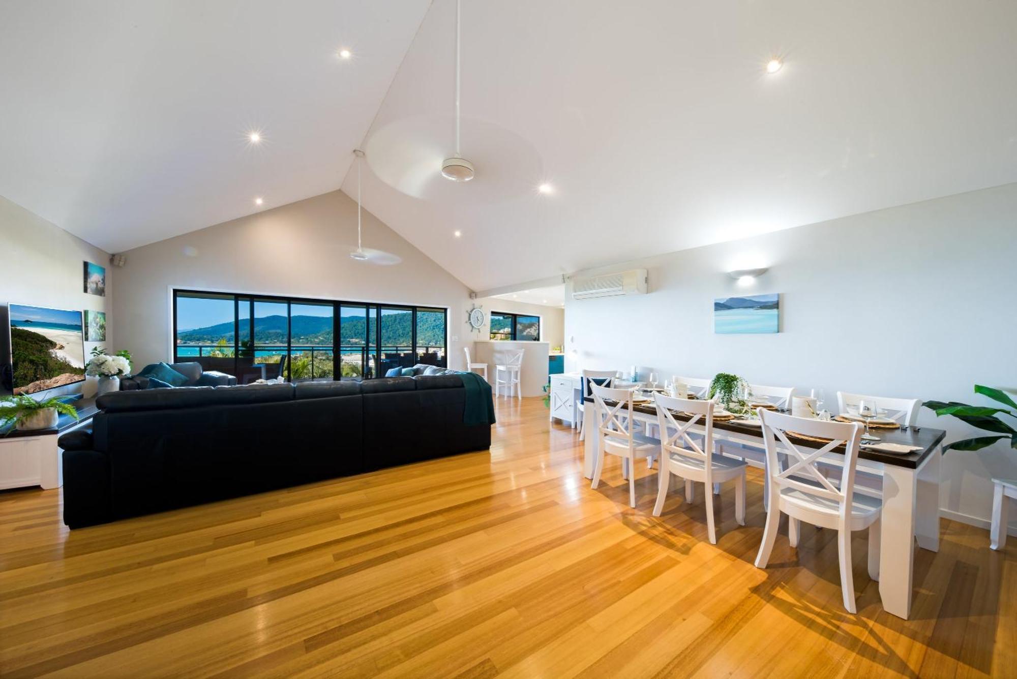 Nautilus On Nara - Spacious Airlie With Ocean Views Holiday home