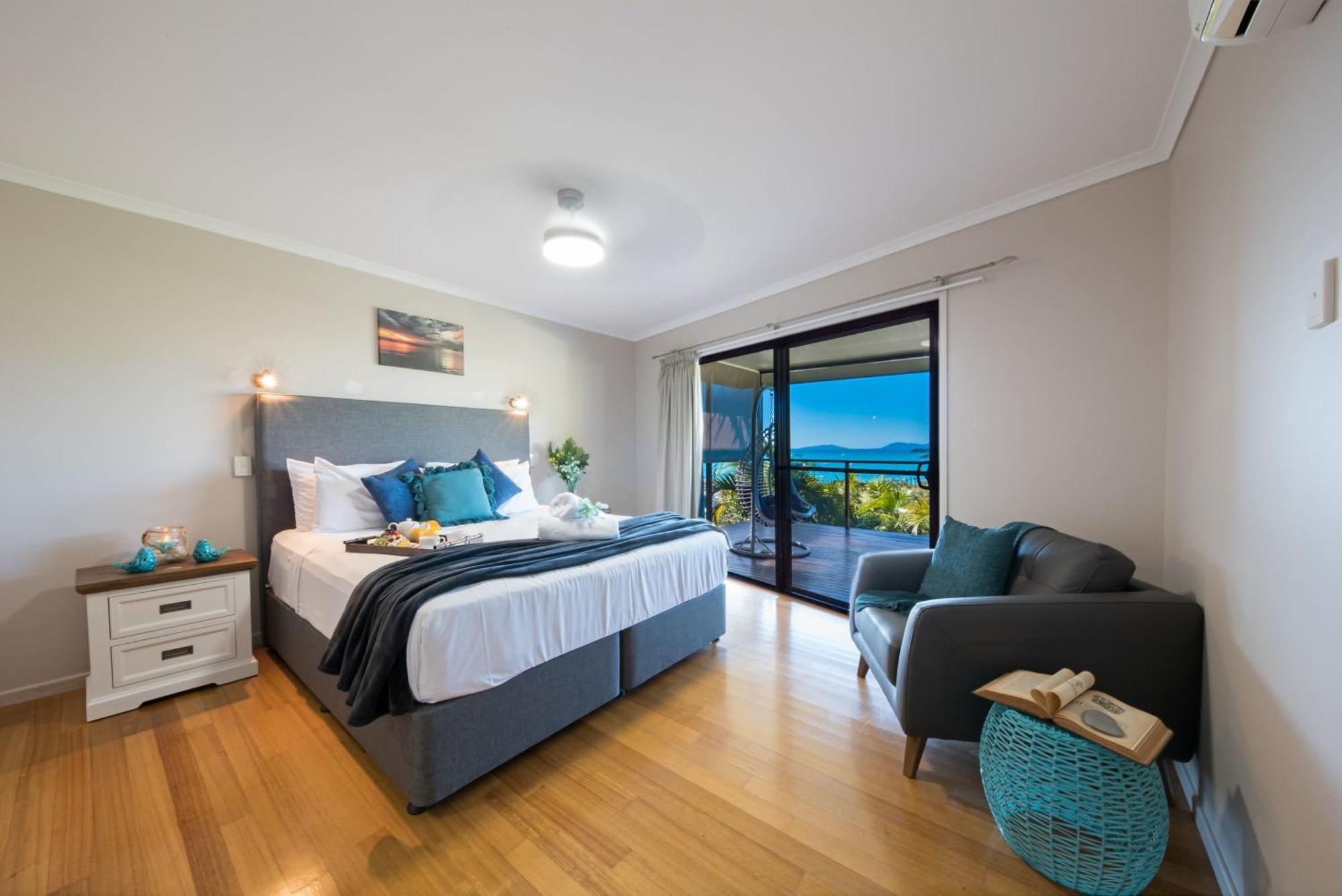 Holiday home Nautilus On Nara - Spacious Airlie With Ocean Views *