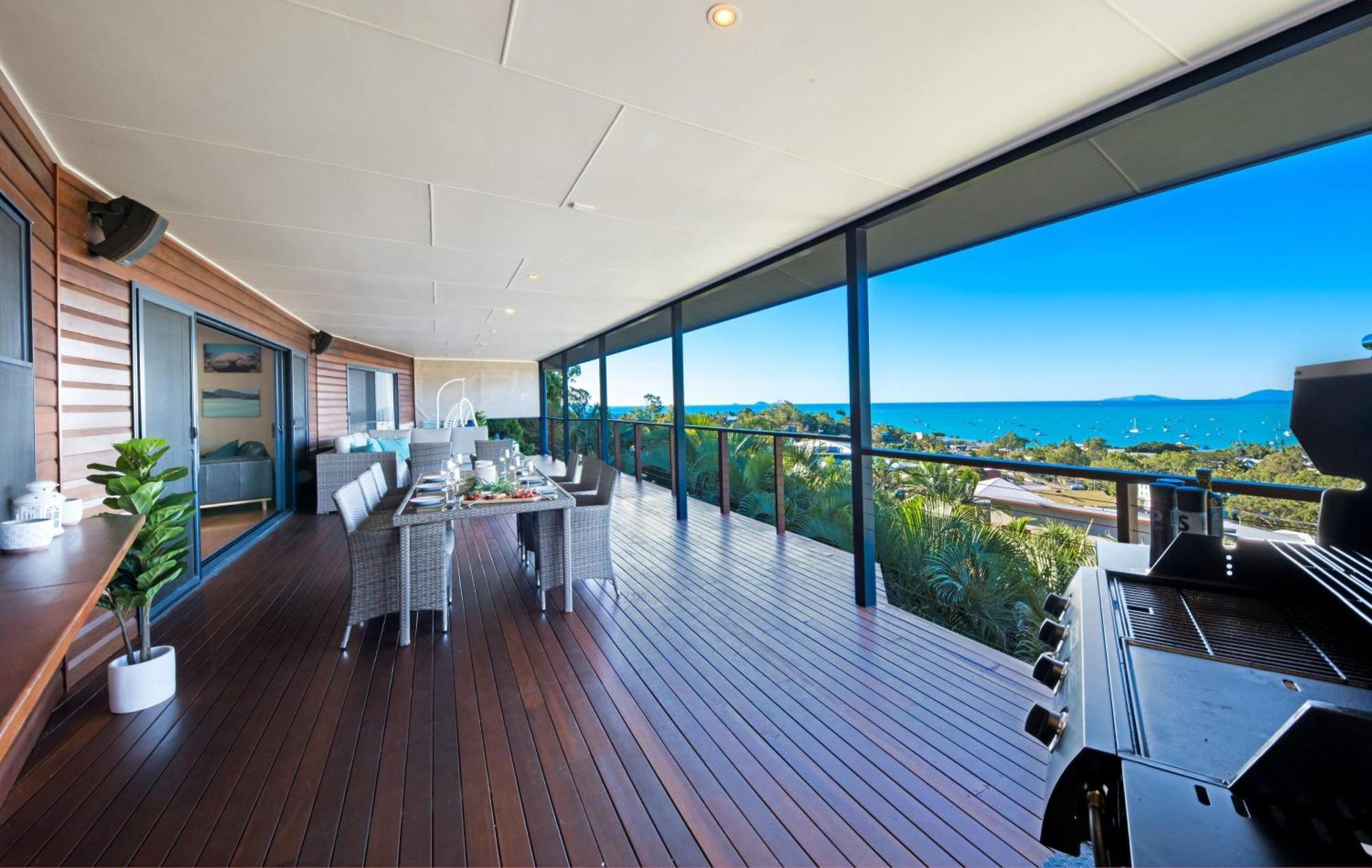 Holiday home Nautilus On Nara - Spacious Airlie With Ocean Views
