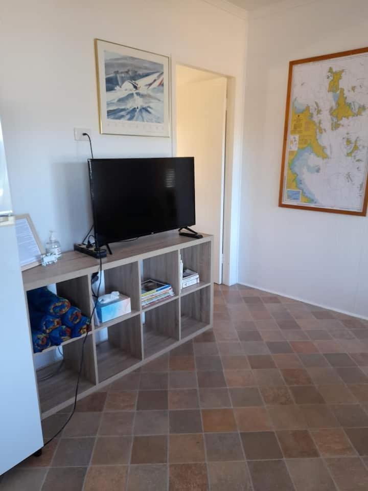 Qcwa Cheerful - * Airlie Beach