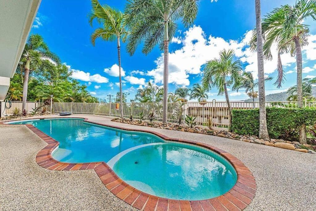 New! Gorgeous 2br With Stunning Ocean Views! * Airlie Beach