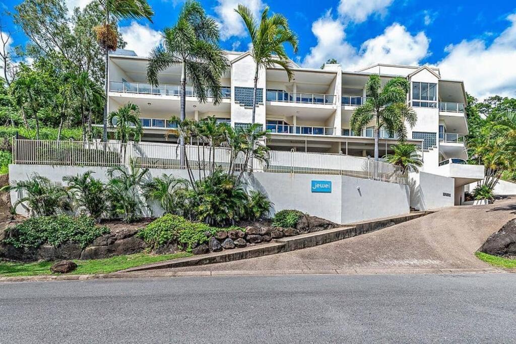 New! Gorgeous 2br With Stunning Ocean Views! Airlie Beach