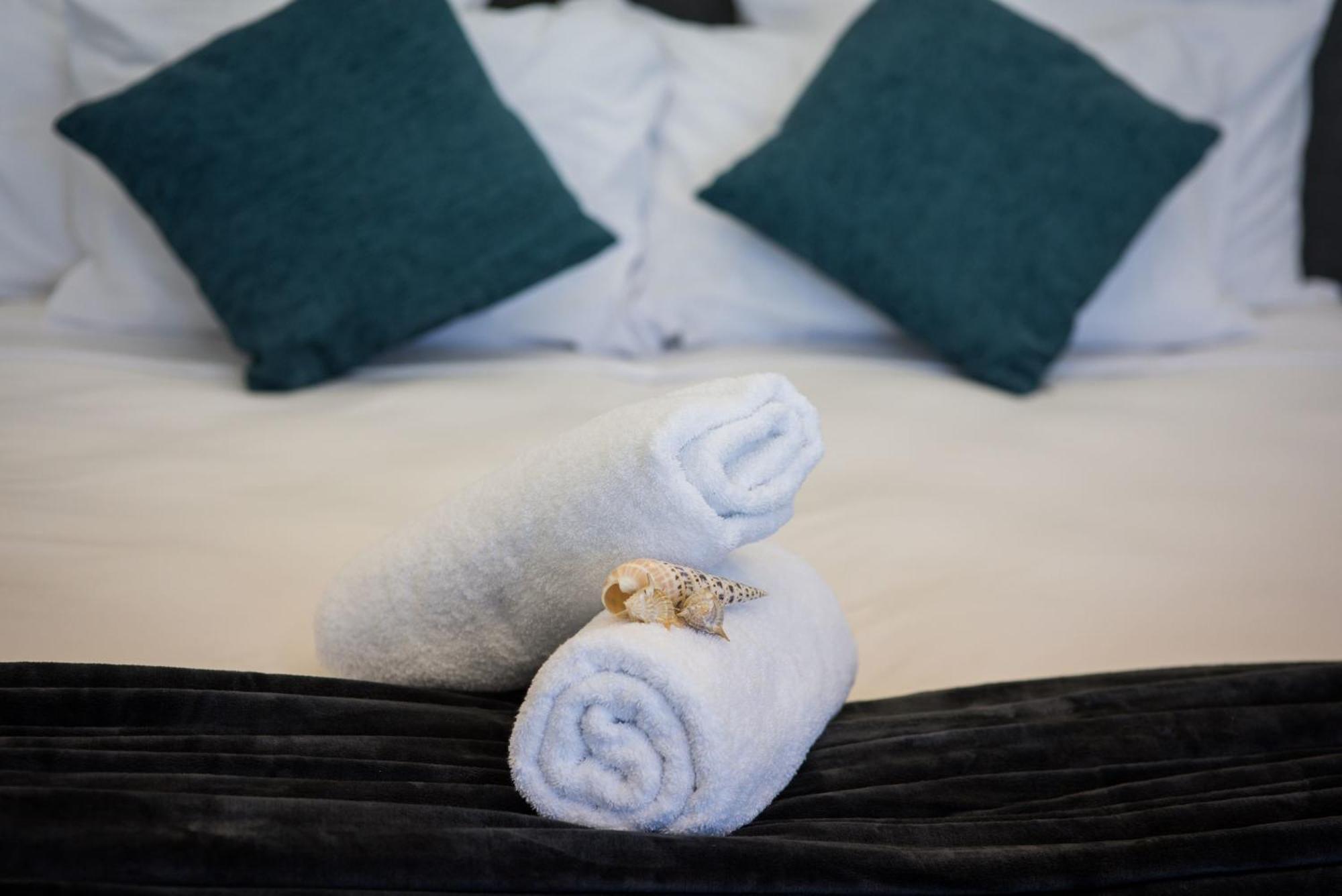 Nautilus On Nara - Spacious Airlie With Ocean Views Holiday home *