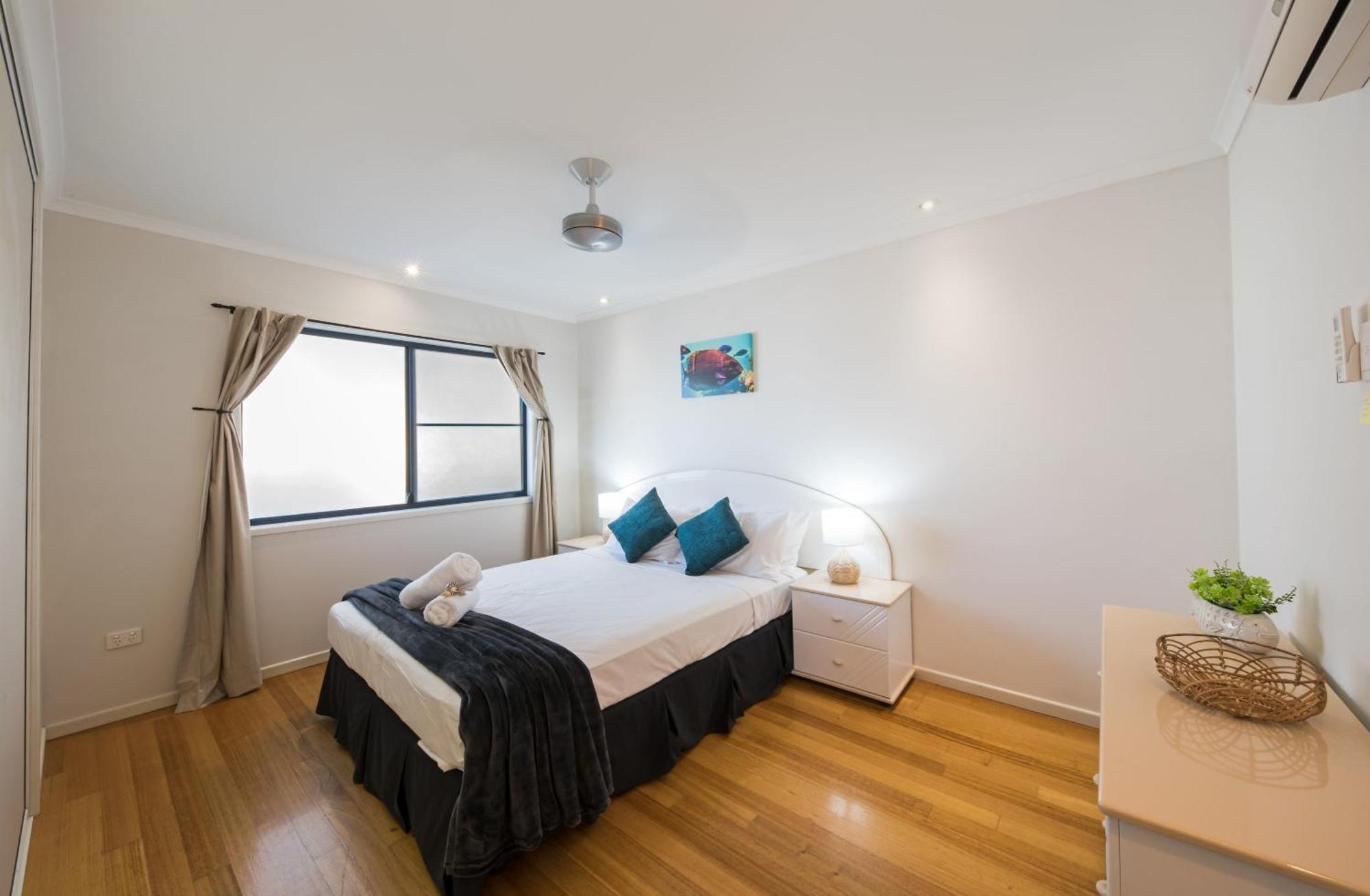 Nautilus On Nara - Spacious Airlie With Ocean Views Holiday home *