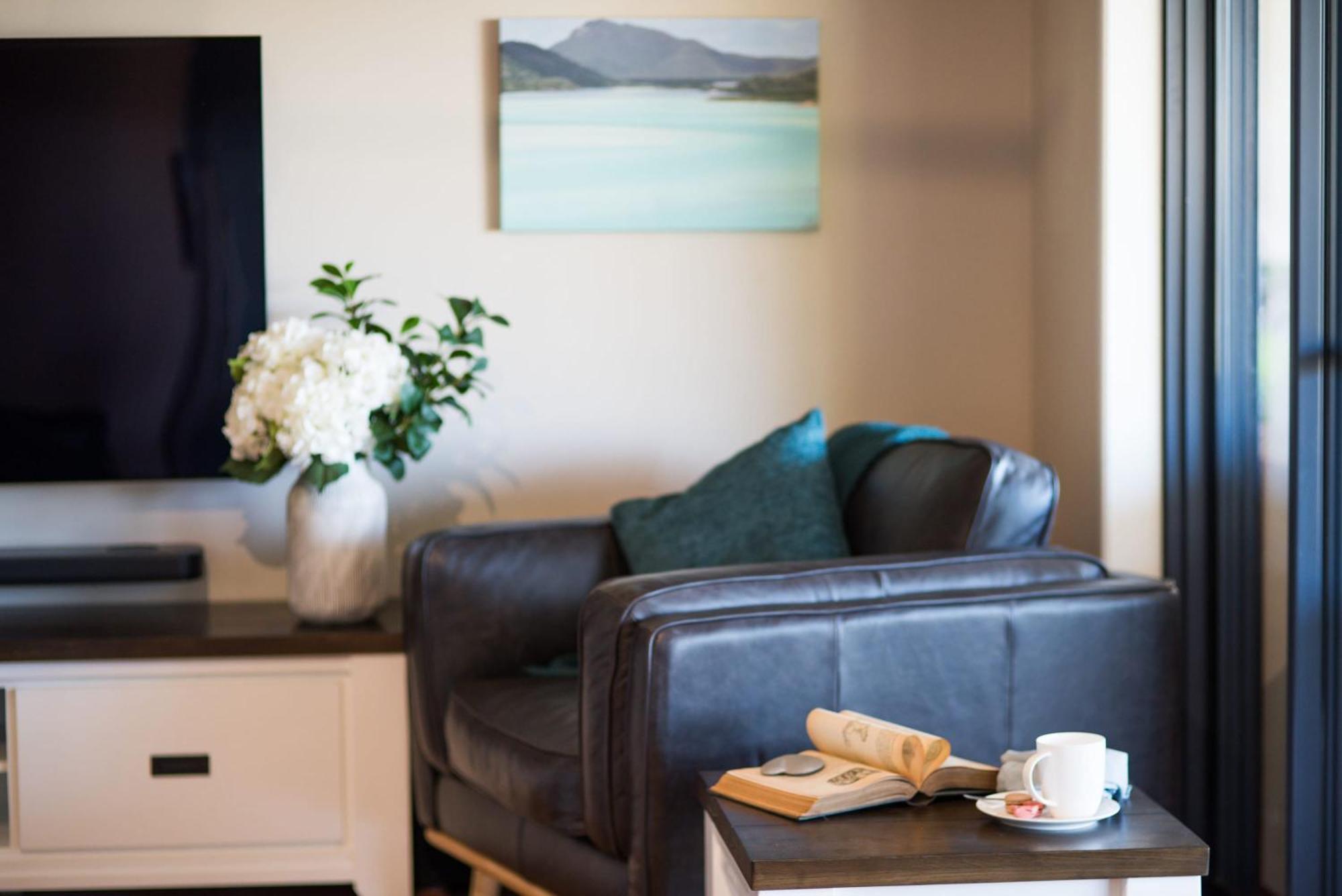 Nautilus On Nara - Spacious Airlie With Ocean Views Holiday home
