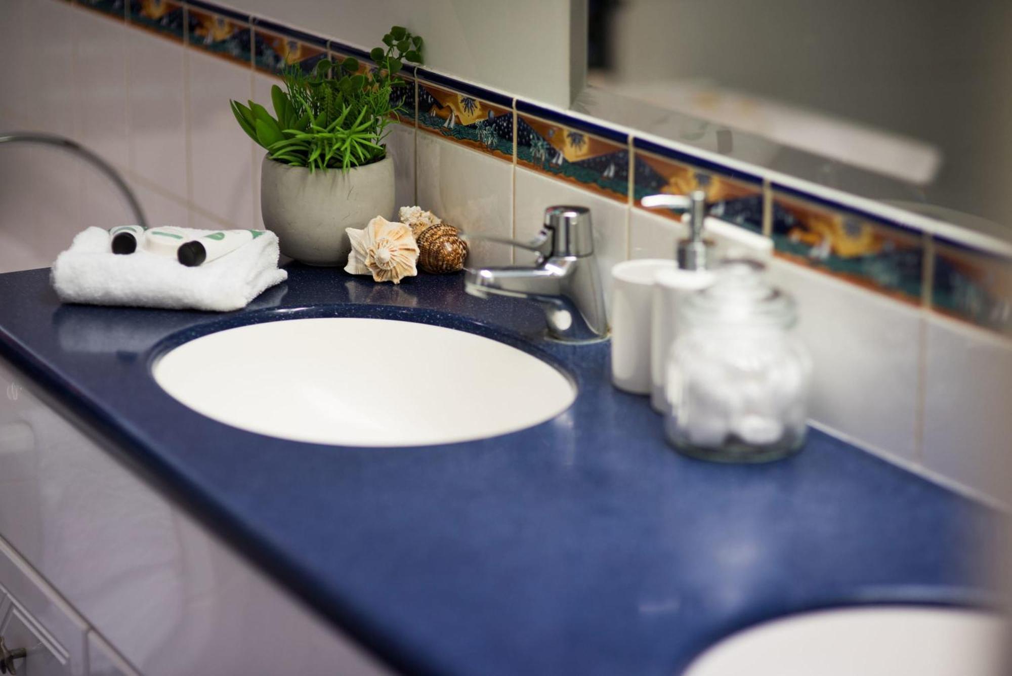 Nautilus On Nara - Spacious Airlie With Ocean Views Holiday home Airlie Beach