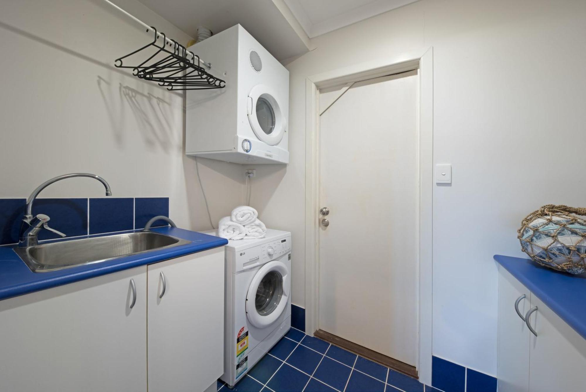 Holiday home Nautilus On Nara - Spacious Airlie With Ocean Views