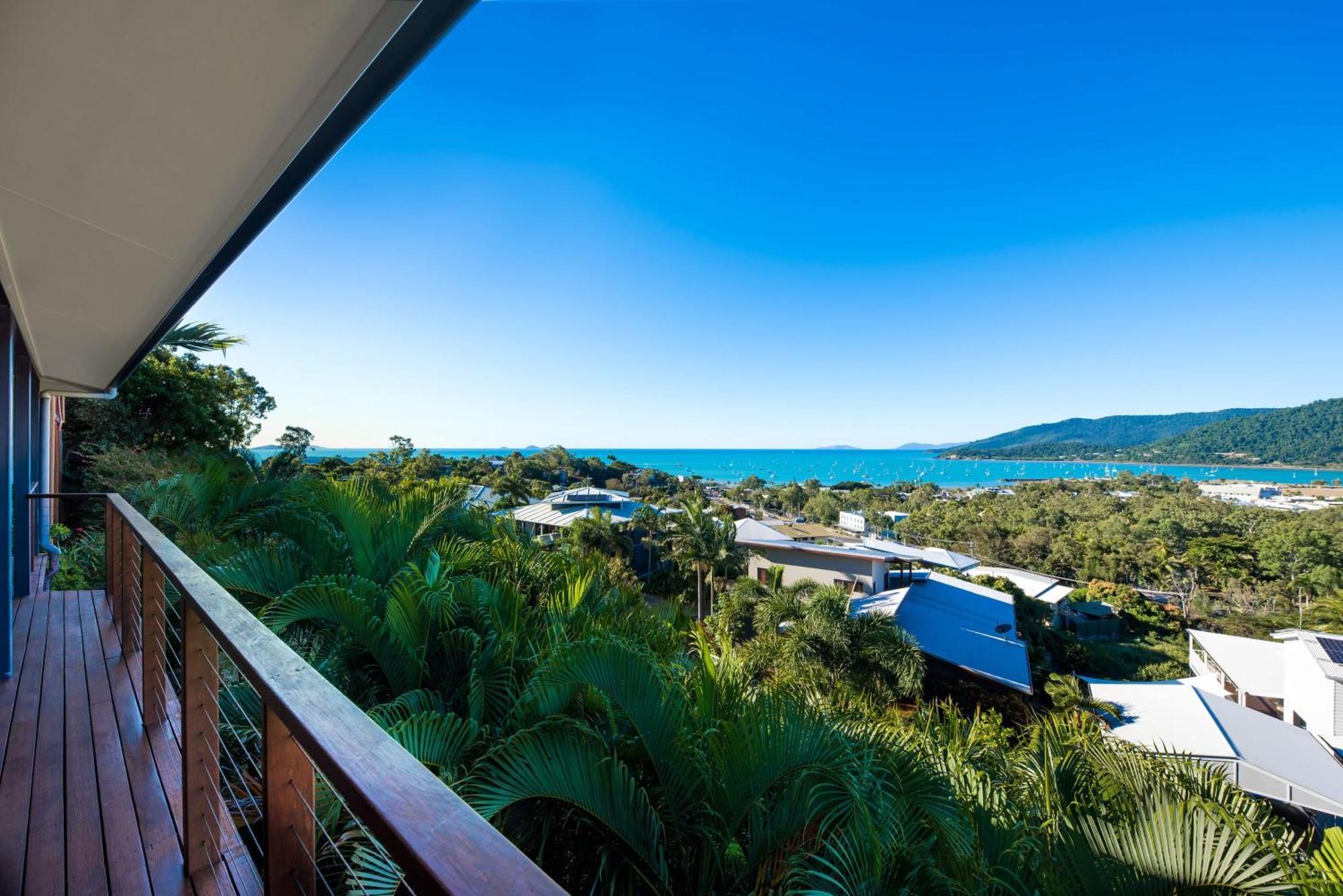 Nautilus On Nara - Spacious Airlie With Ocean Views *