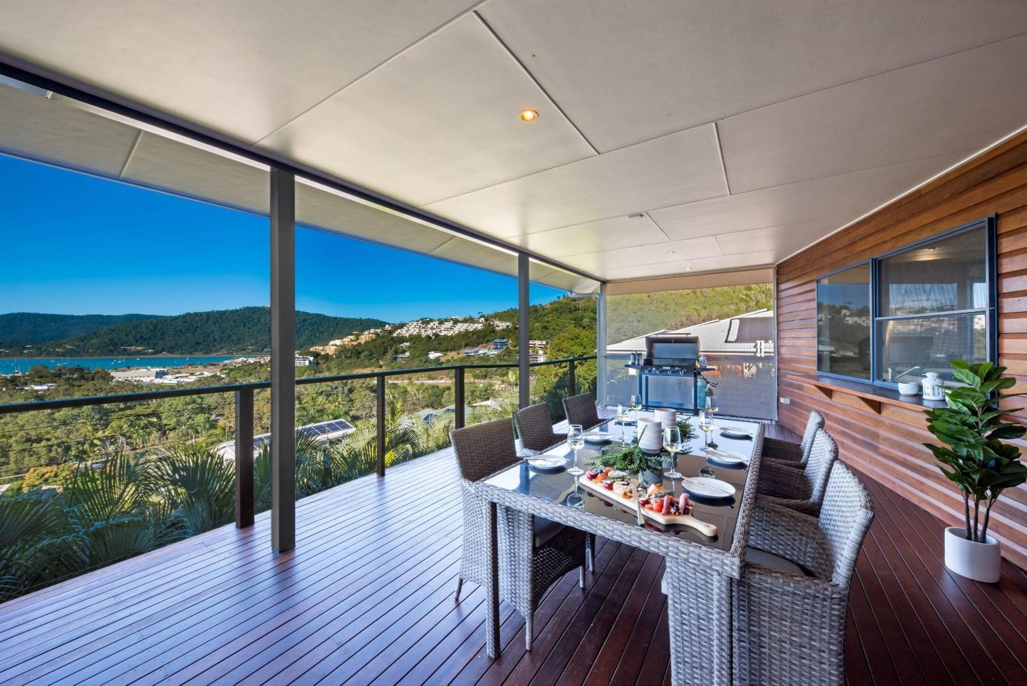 Holiday home Nautilus On Nara - Spacious Airlie With Ocean Views Airlie Beach