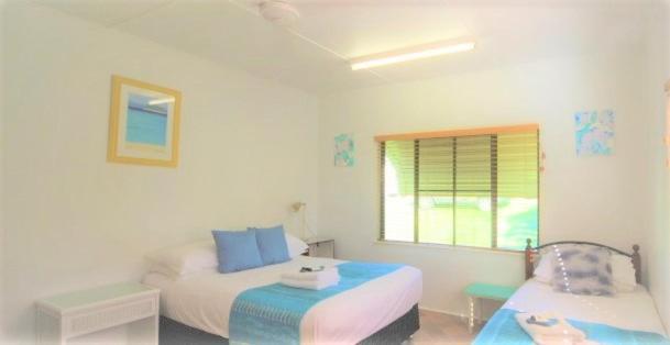 Qcwa Cheerful - * Airlie Beach