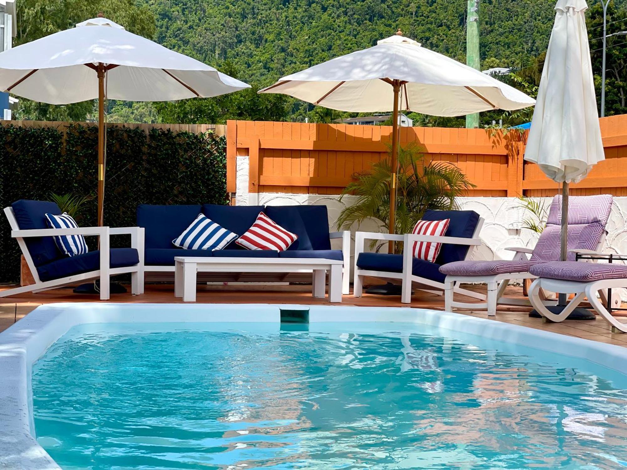 Aparthotel Paradise Court Units 3*