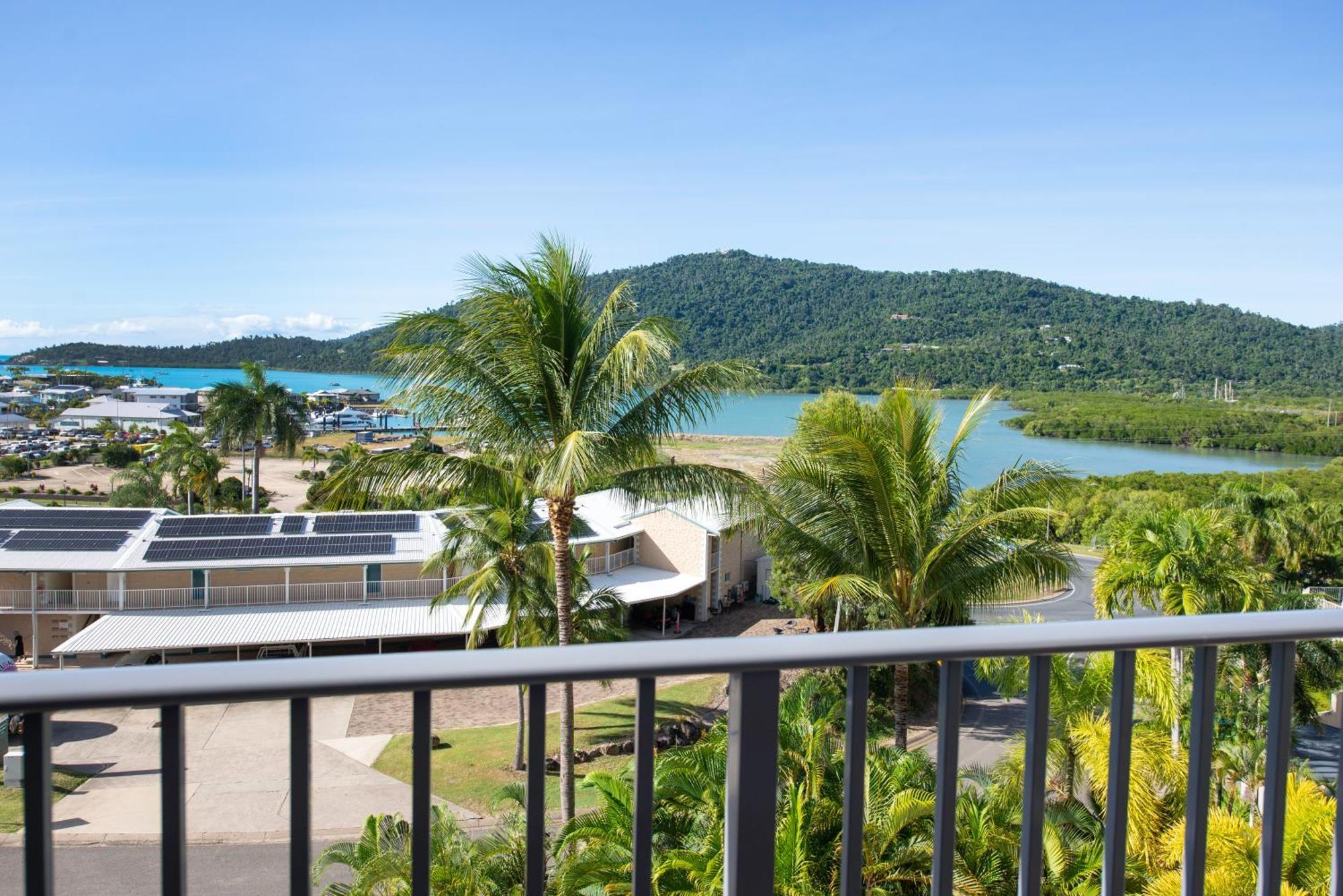 Coral Sea Vista Aparthotel Airlie Beach
