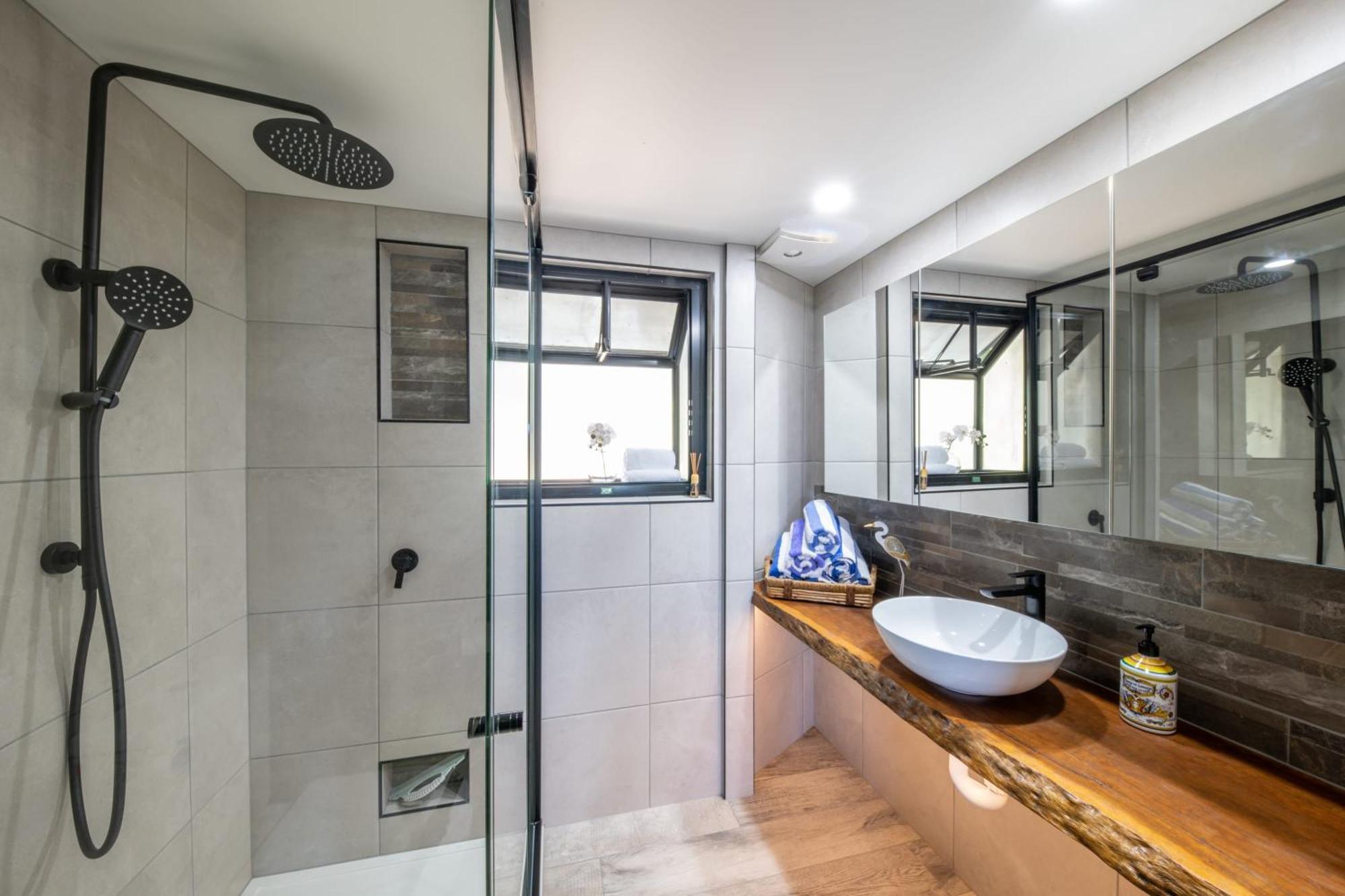 'sail Away' Airlie House With Marina Views * Airlie Beach