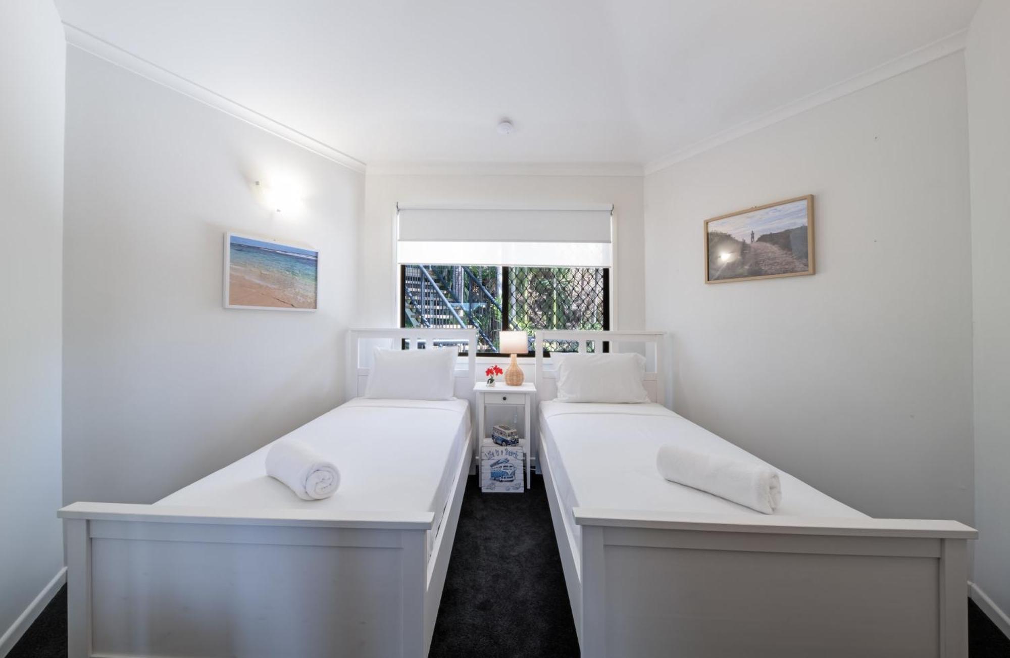 'sail Away' Airlie House With Marina Views Airlie Beach