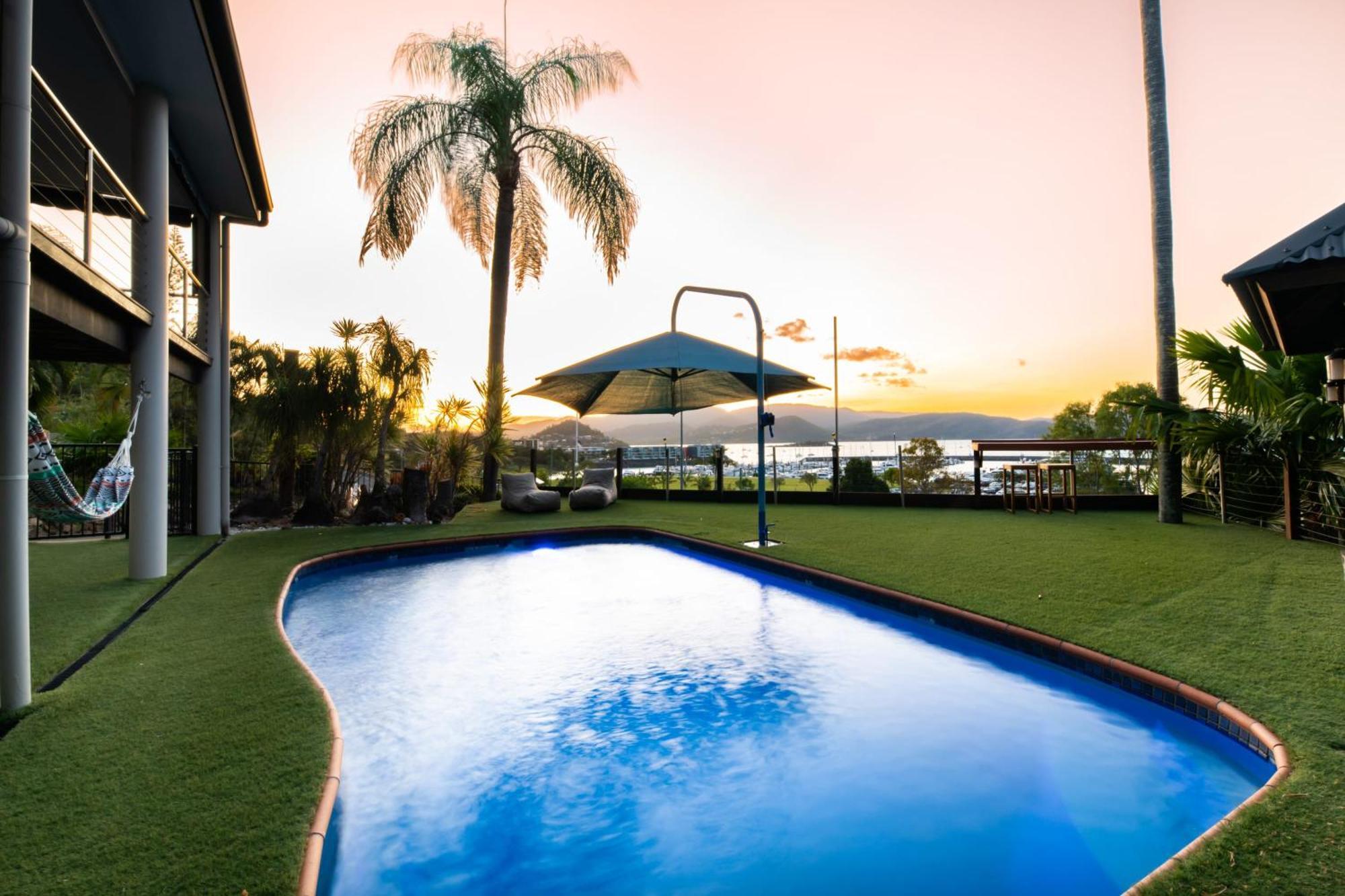 'sail Away' Airlie House With Marina Views * Airlie Beach