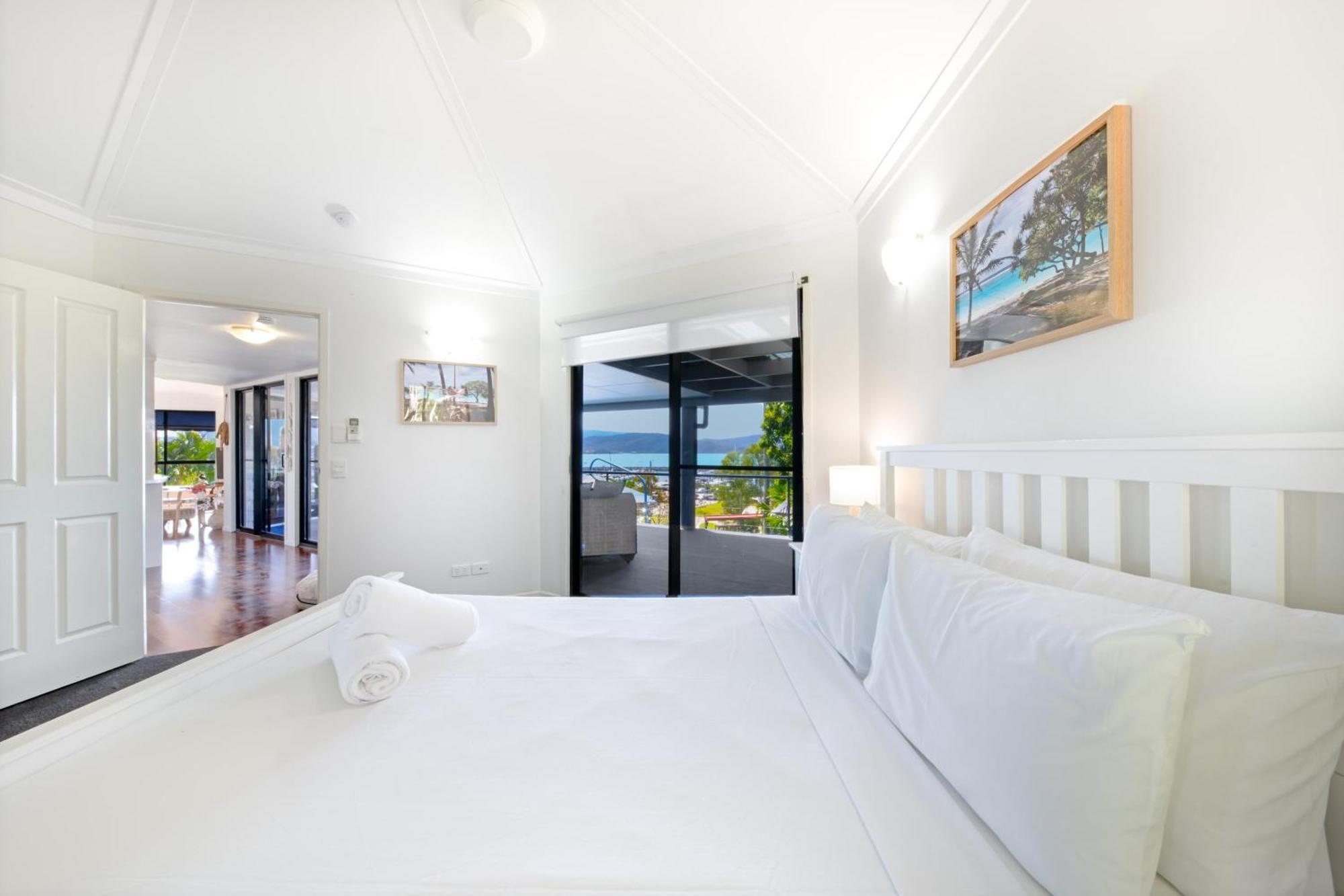 'sail Away' Airlie House With Marina Views Holiday home Airlie Beach