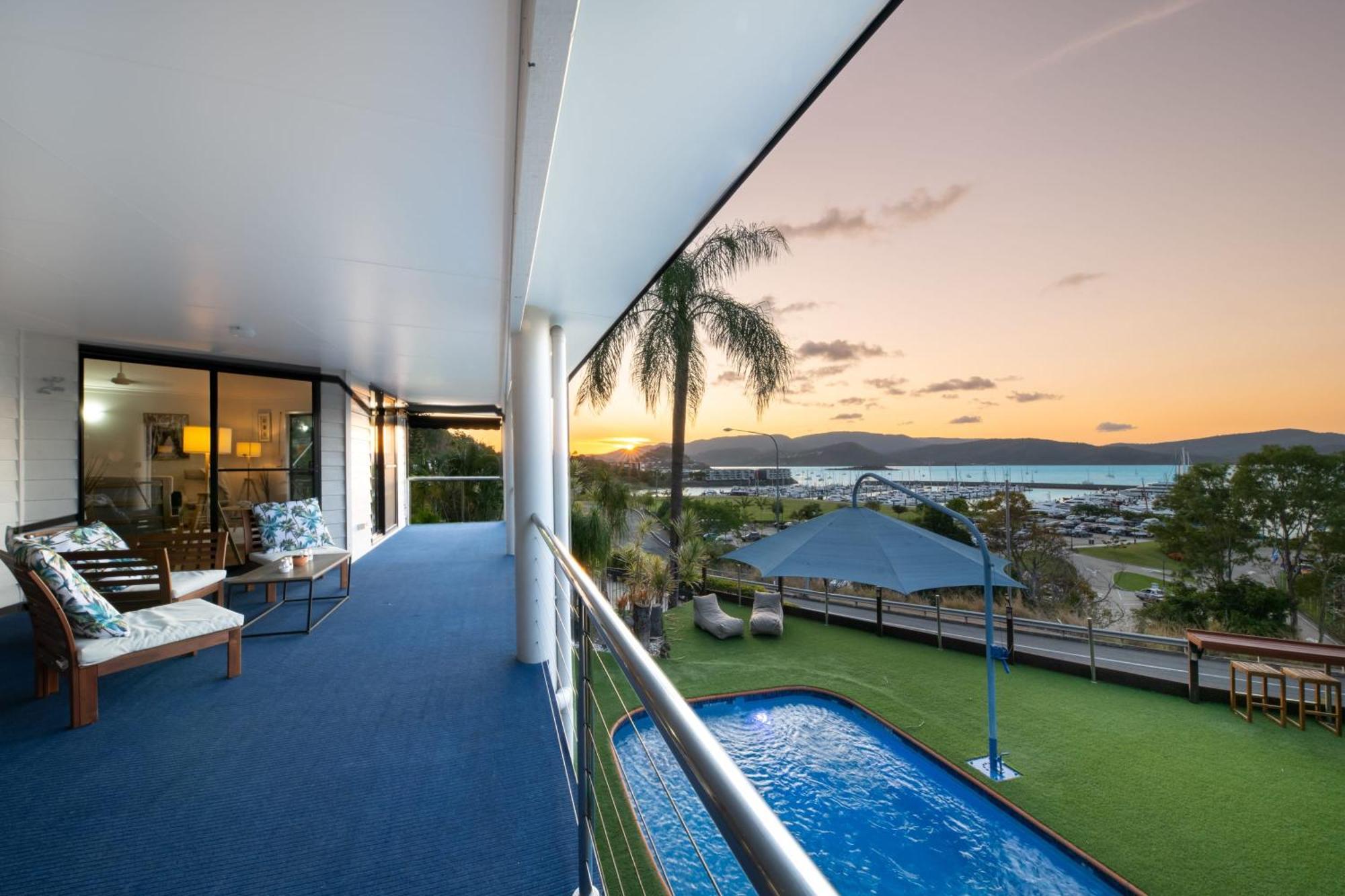 'sail Away' Airlie House With Marina Views Holiday home