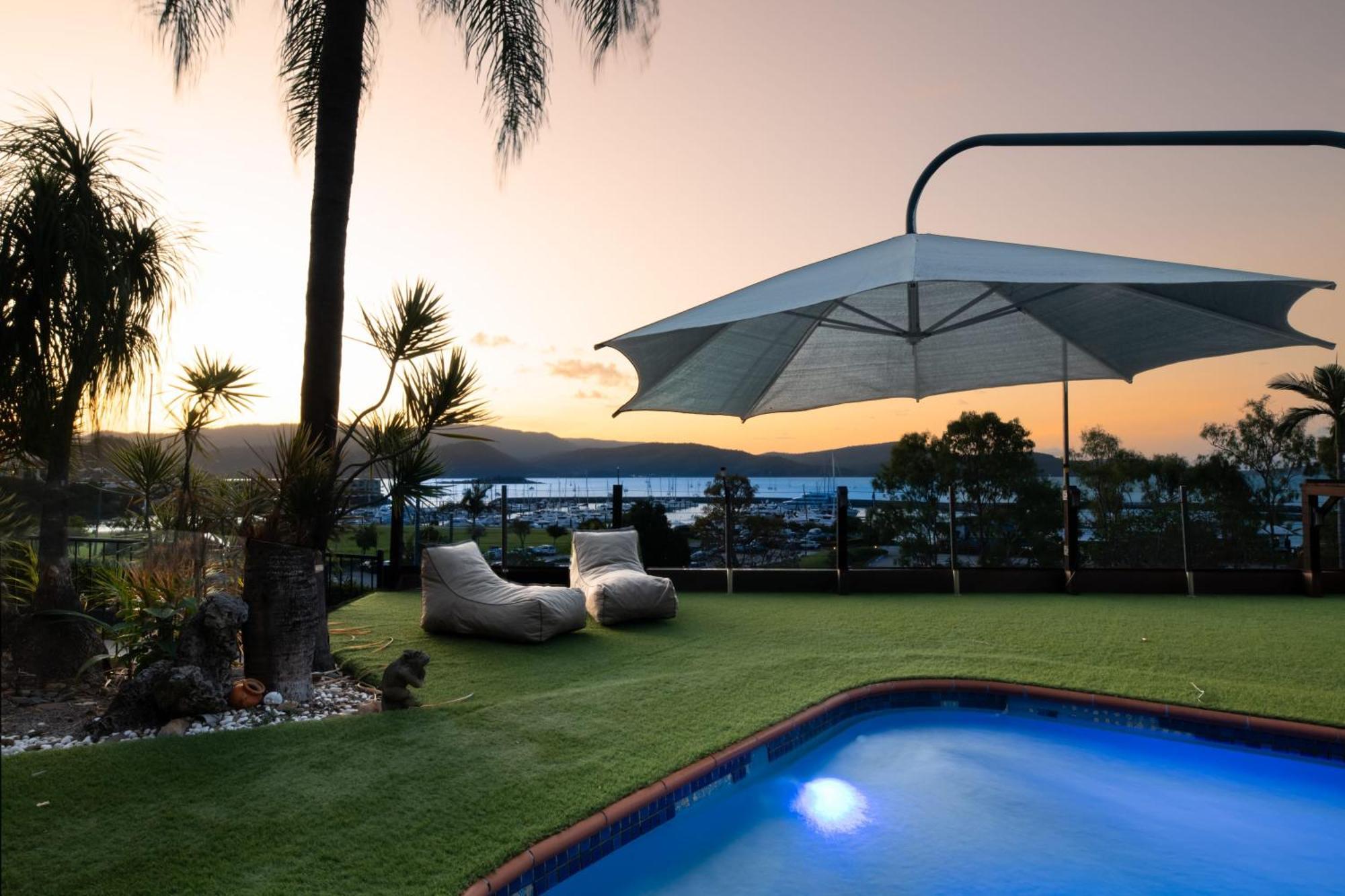 Holiday home 'sail Away' Airlie House With Marina Views *