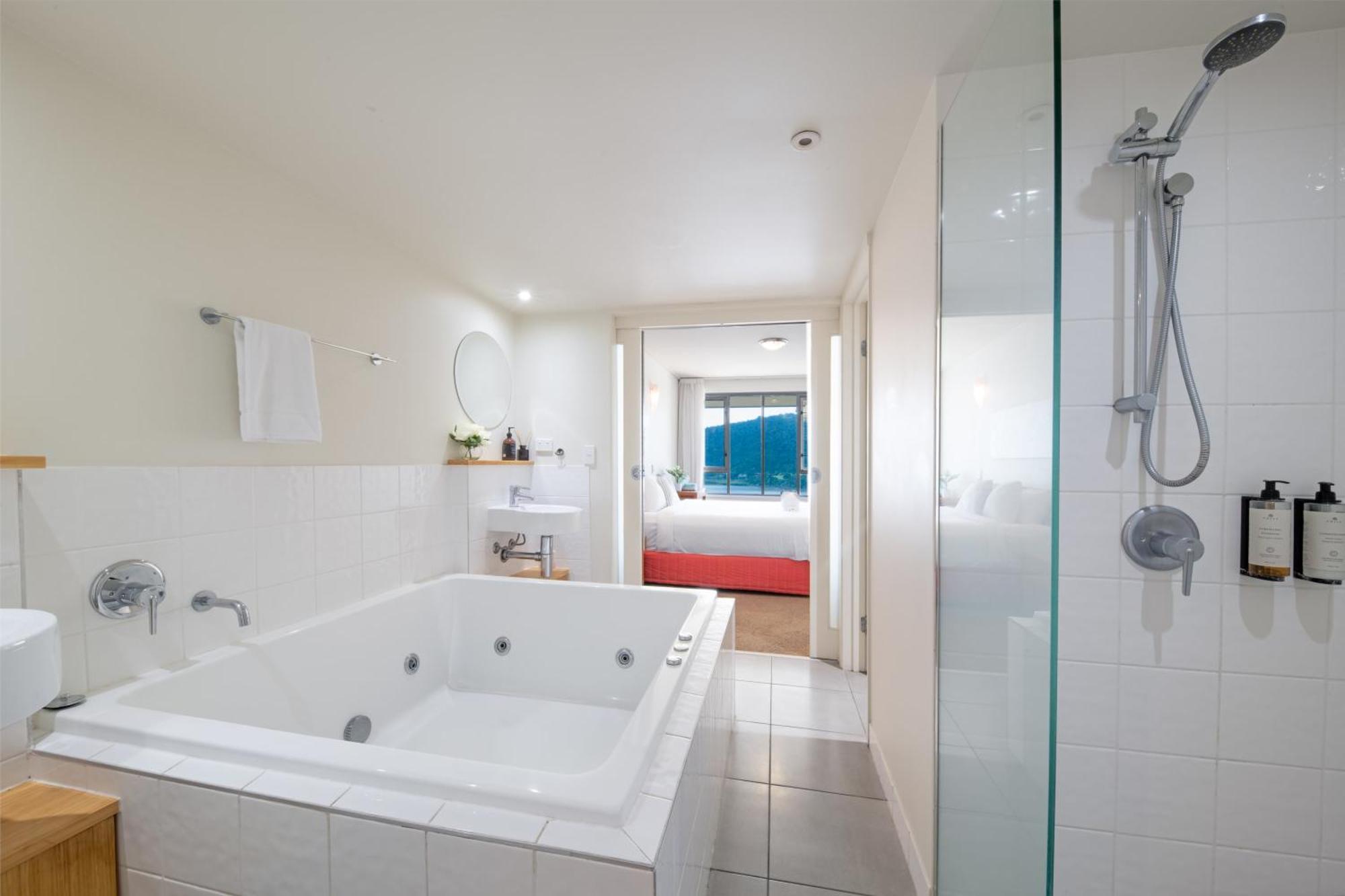 Airlie Ocean Views & Living @ 231 Airlie Beach