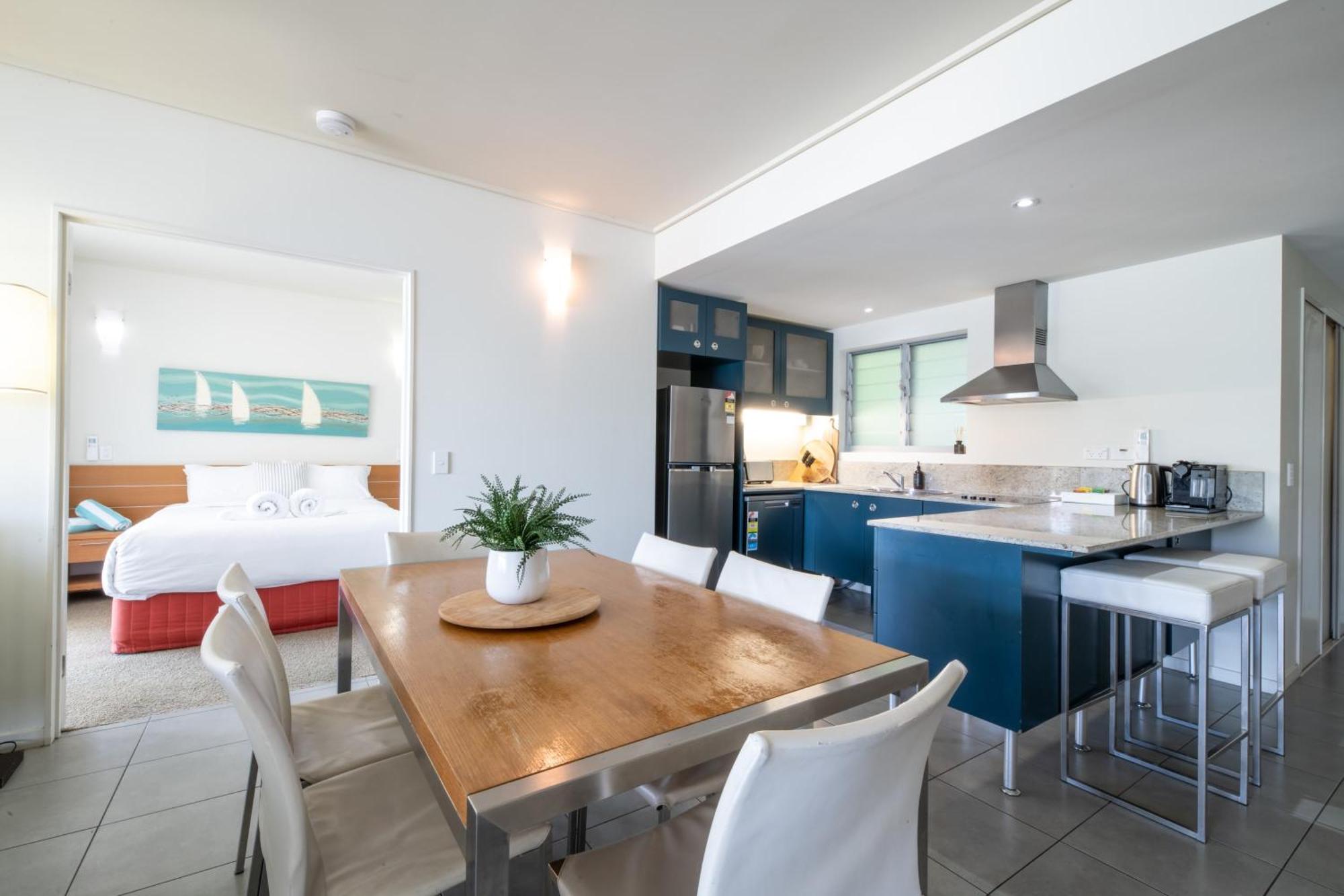 Airlie Ocean Views & Living @ 231 Apartment *