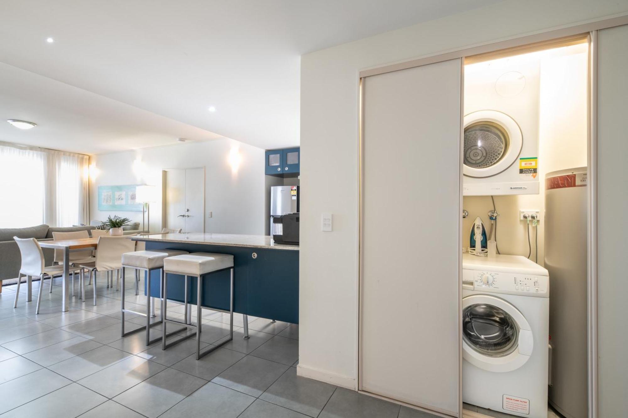 Apartment Airlie Ocean Views & Living @ 231 Airlie Beach