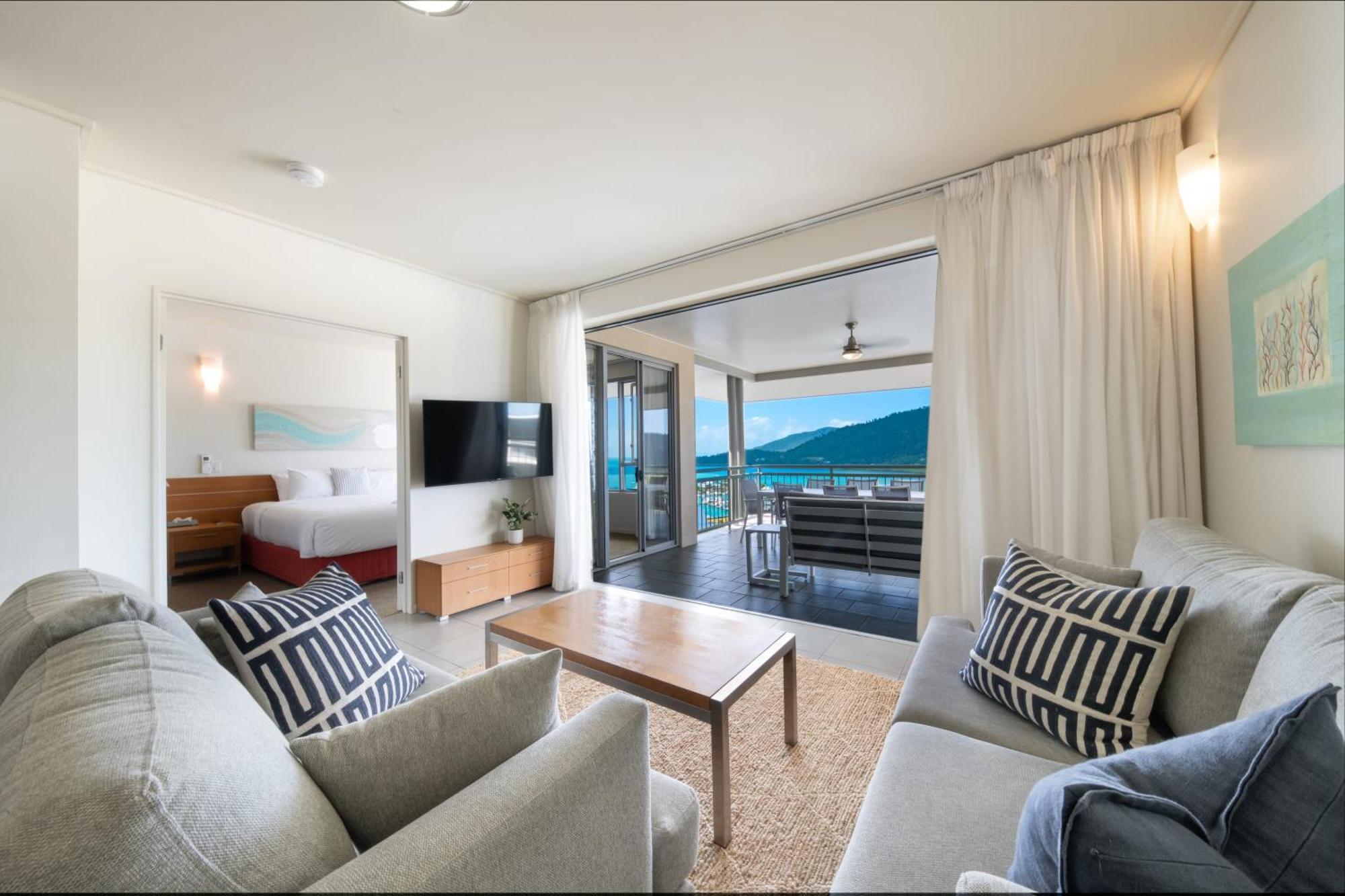 Apartment Airlie Ocean Views & Living @ 231 Airlie Beach