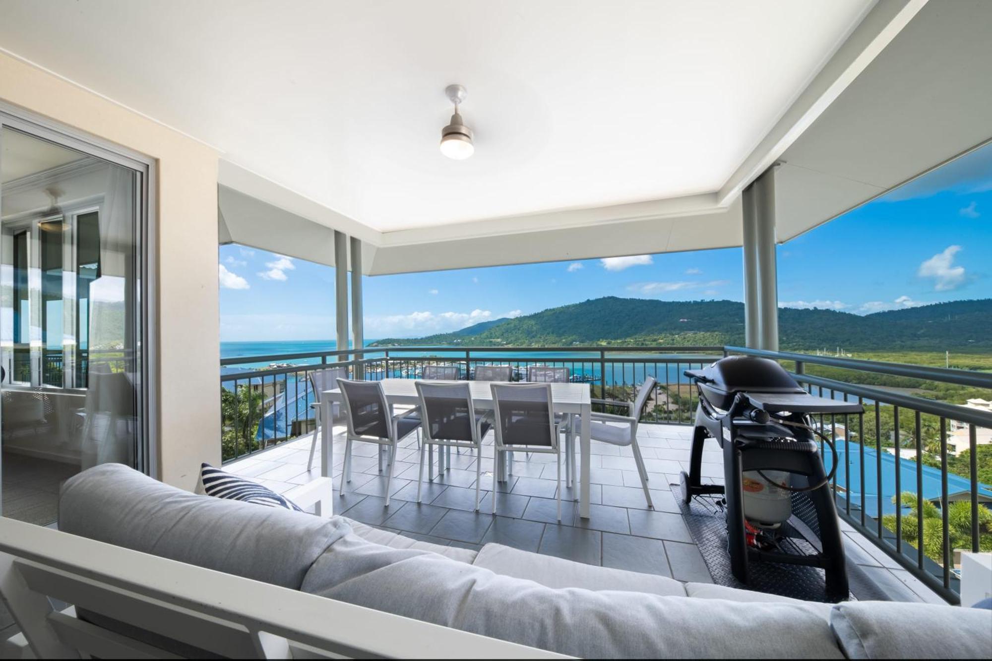 Airlie Ocean Views & Living @ 231 *