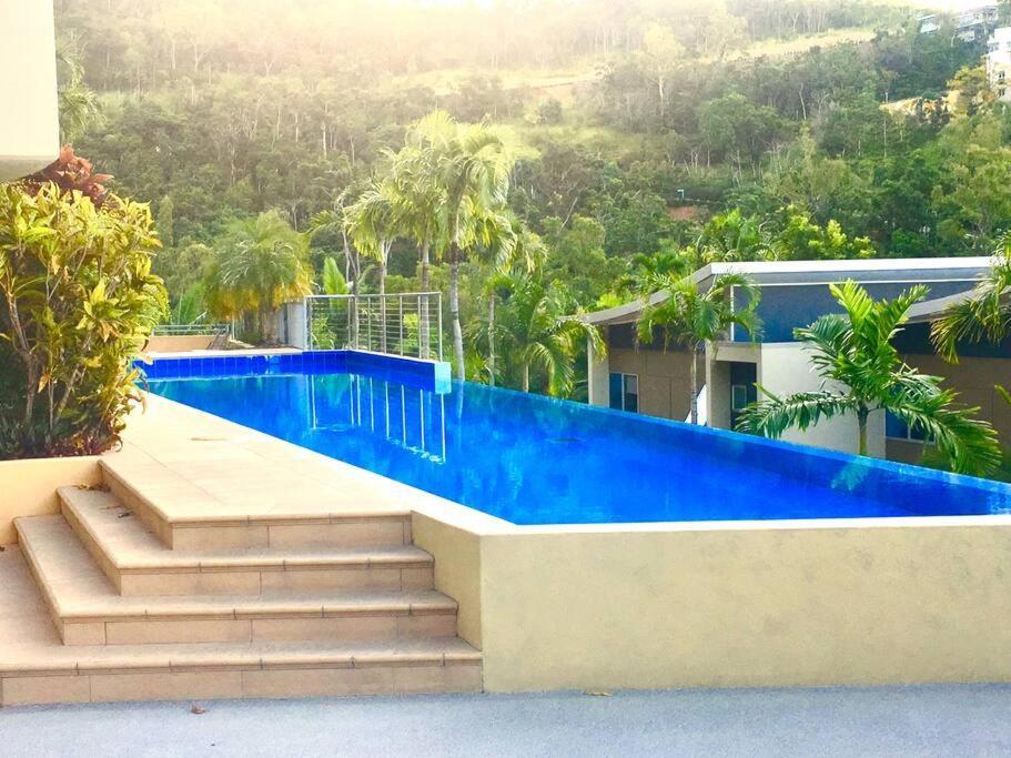 Azure Sea, Oceanviews, Wifi, 2 Pools + Gym Airlie Beach