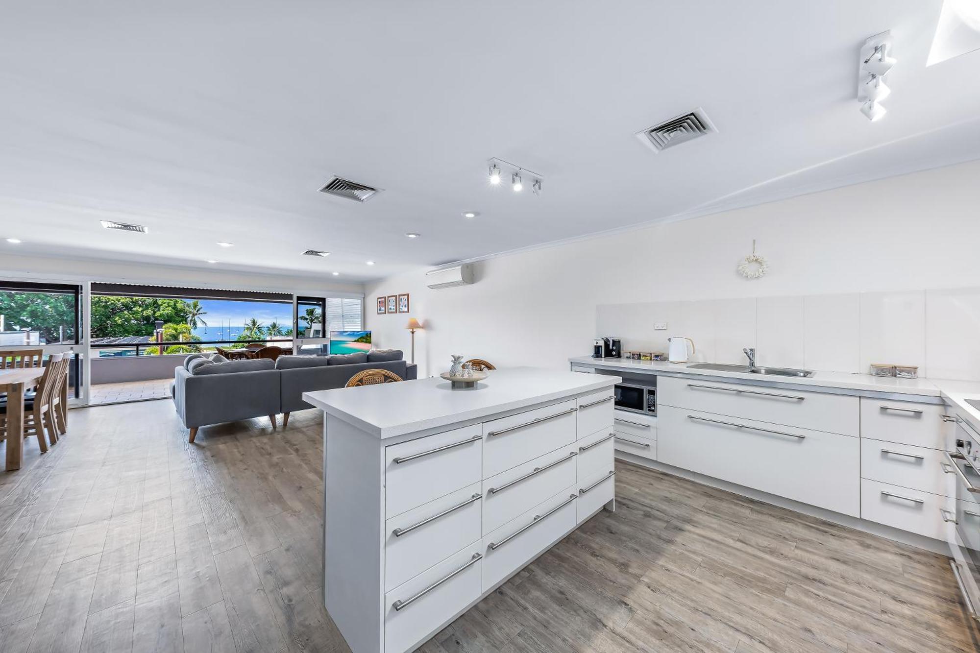 Blue Lagoon Airlie Apartment *