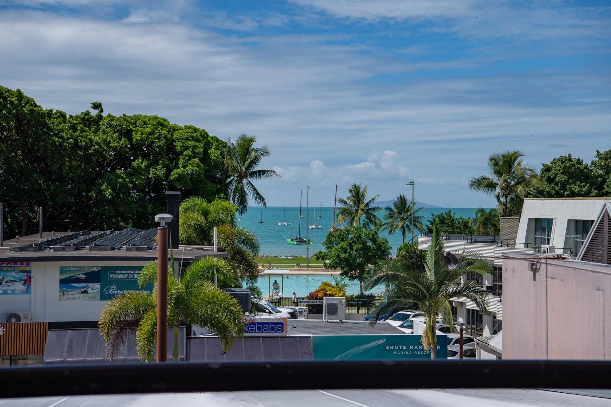 Apartment Blue Lagoon Airlie