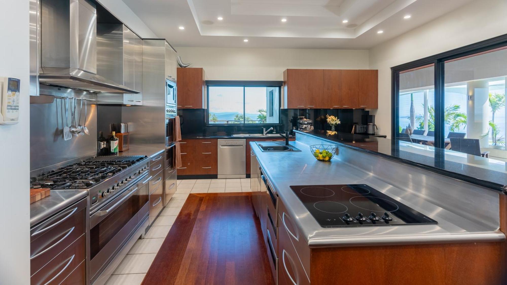 Casa de férias Parc Exclusif, Airlie - 360 Island Views From A Mountain Airlie Beach