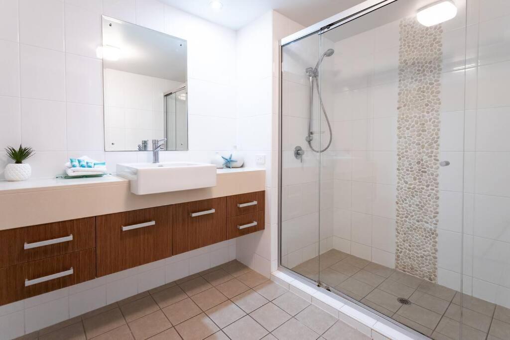 Seaviews At Searene, Spacious, Pool & Free Wifi *
